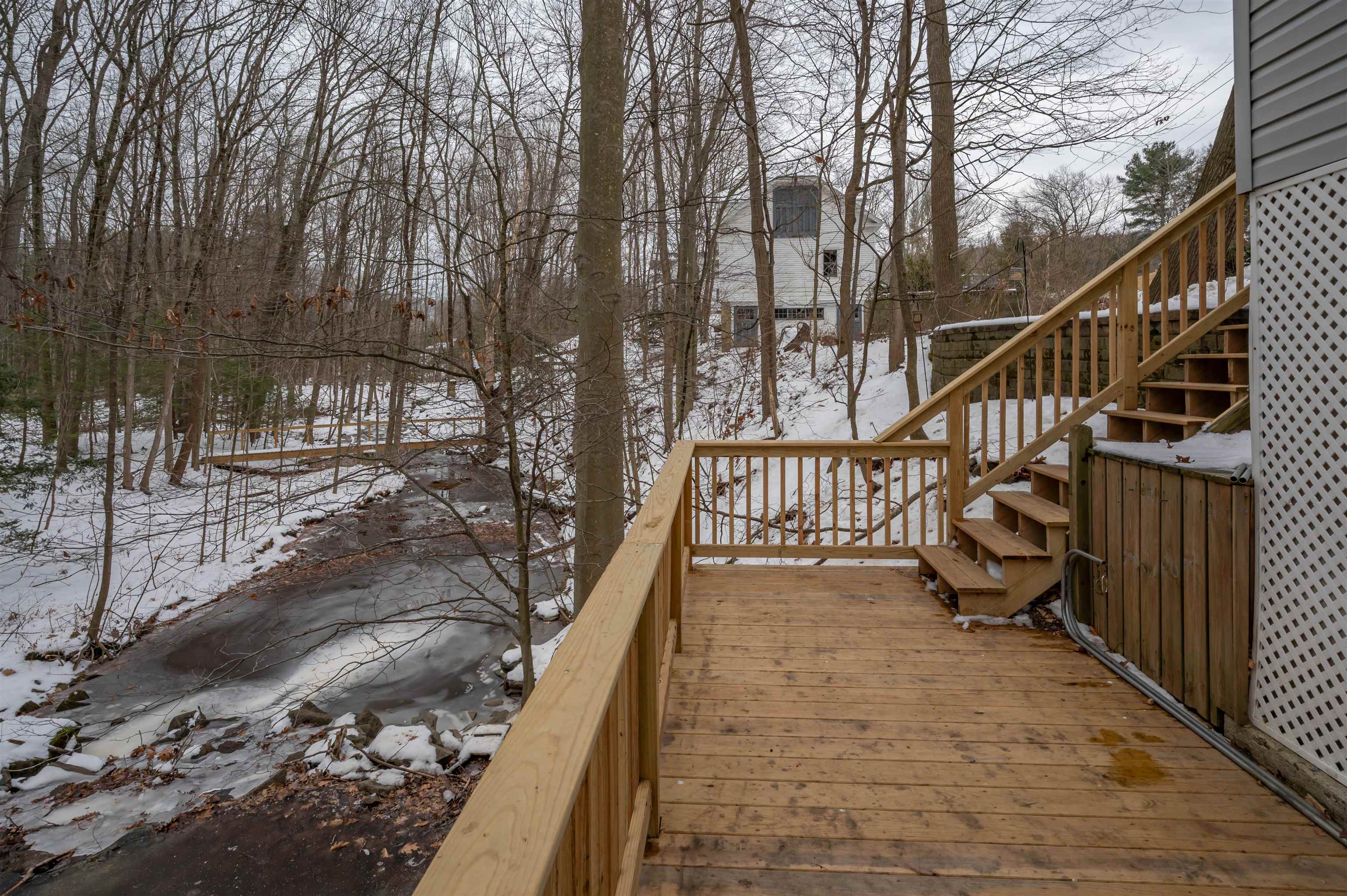 226 Amesbury Rd, Kensington, NH 03833