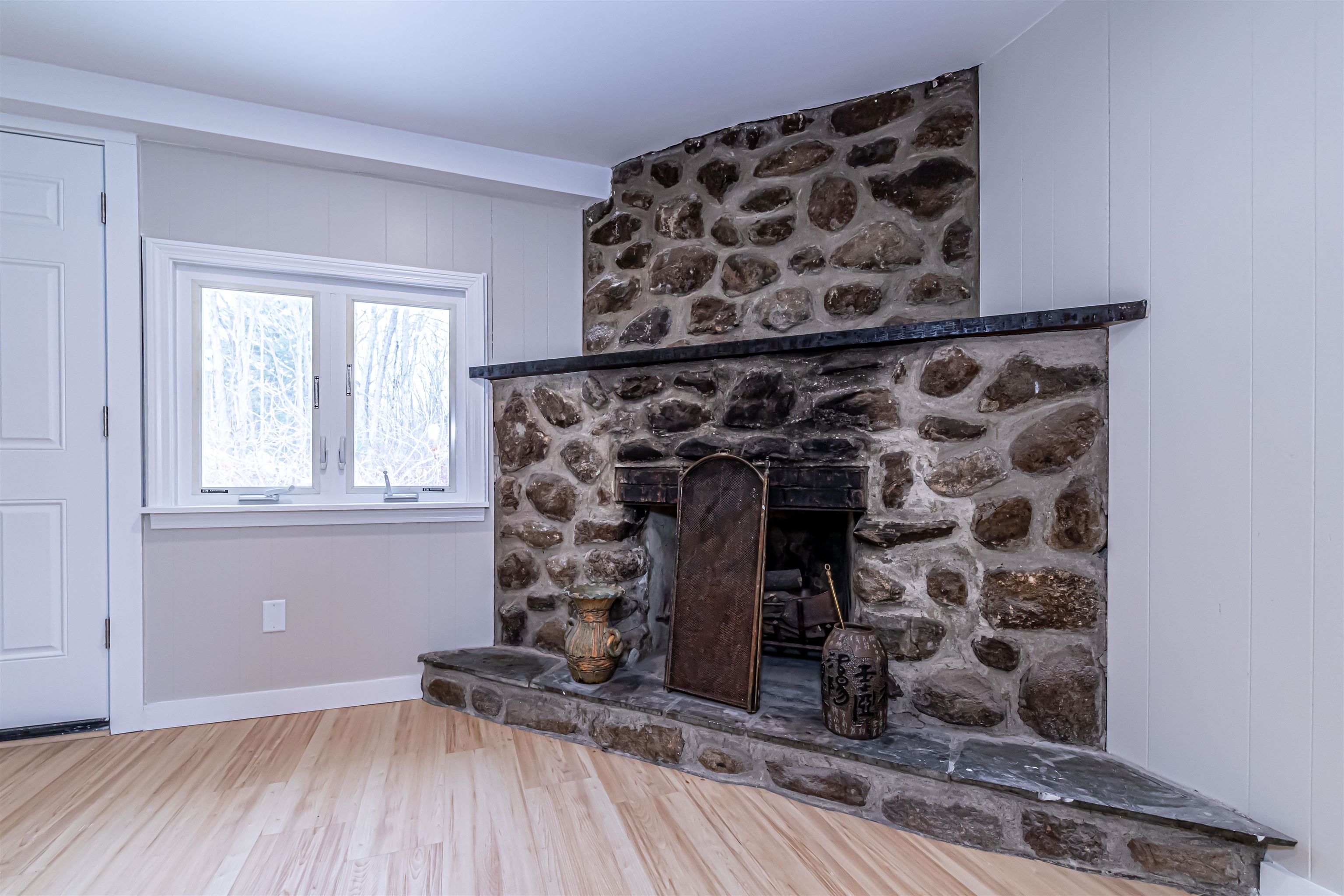 52 Whittier St, Newton, NH 03858