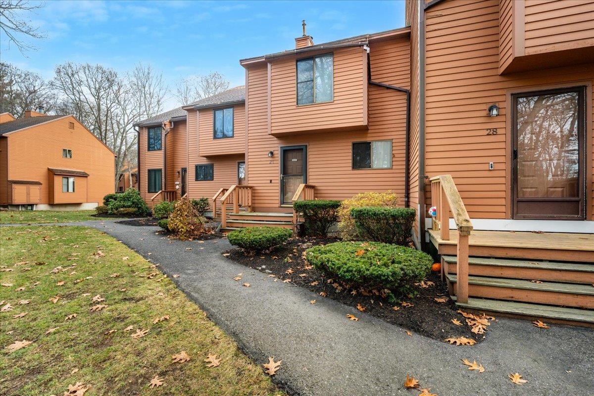 MLS 5071872: 27 Dunvegan Woods Drive, Hampton NH