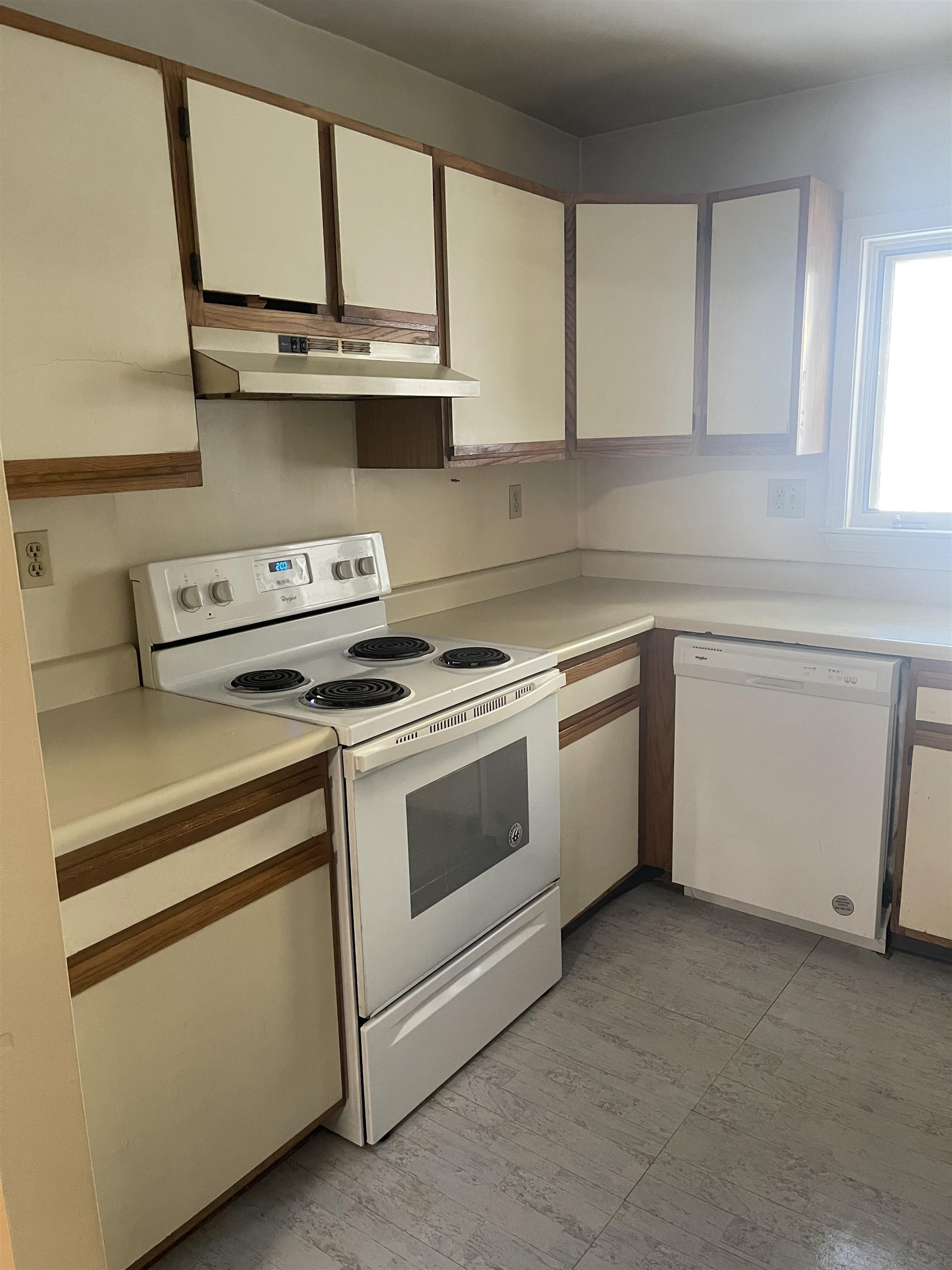 Fully applianced Kitchen