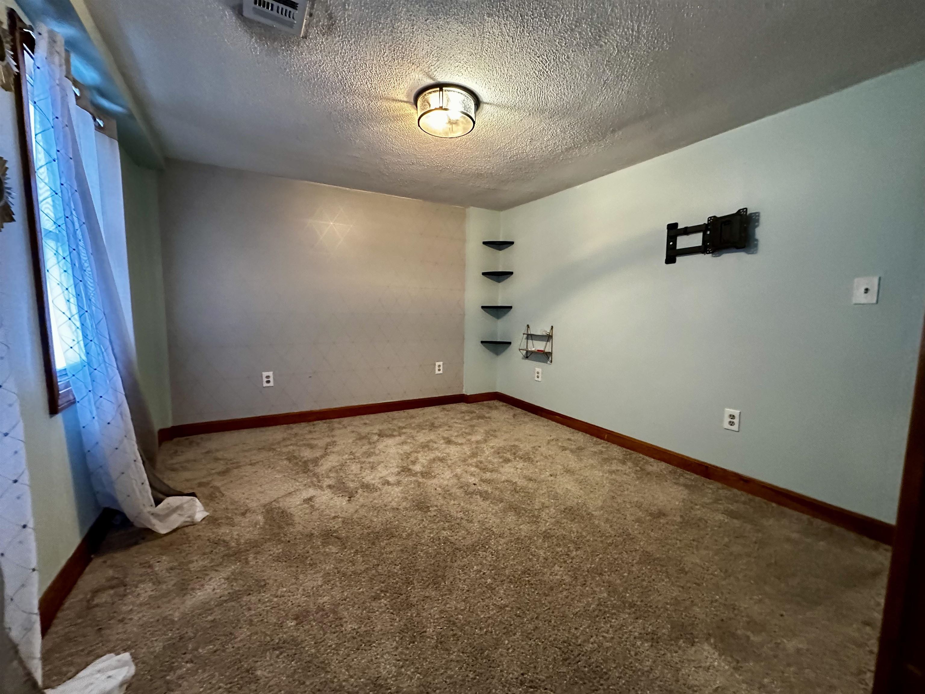 103 Smithville Rd, New Ipswich, NH 03071