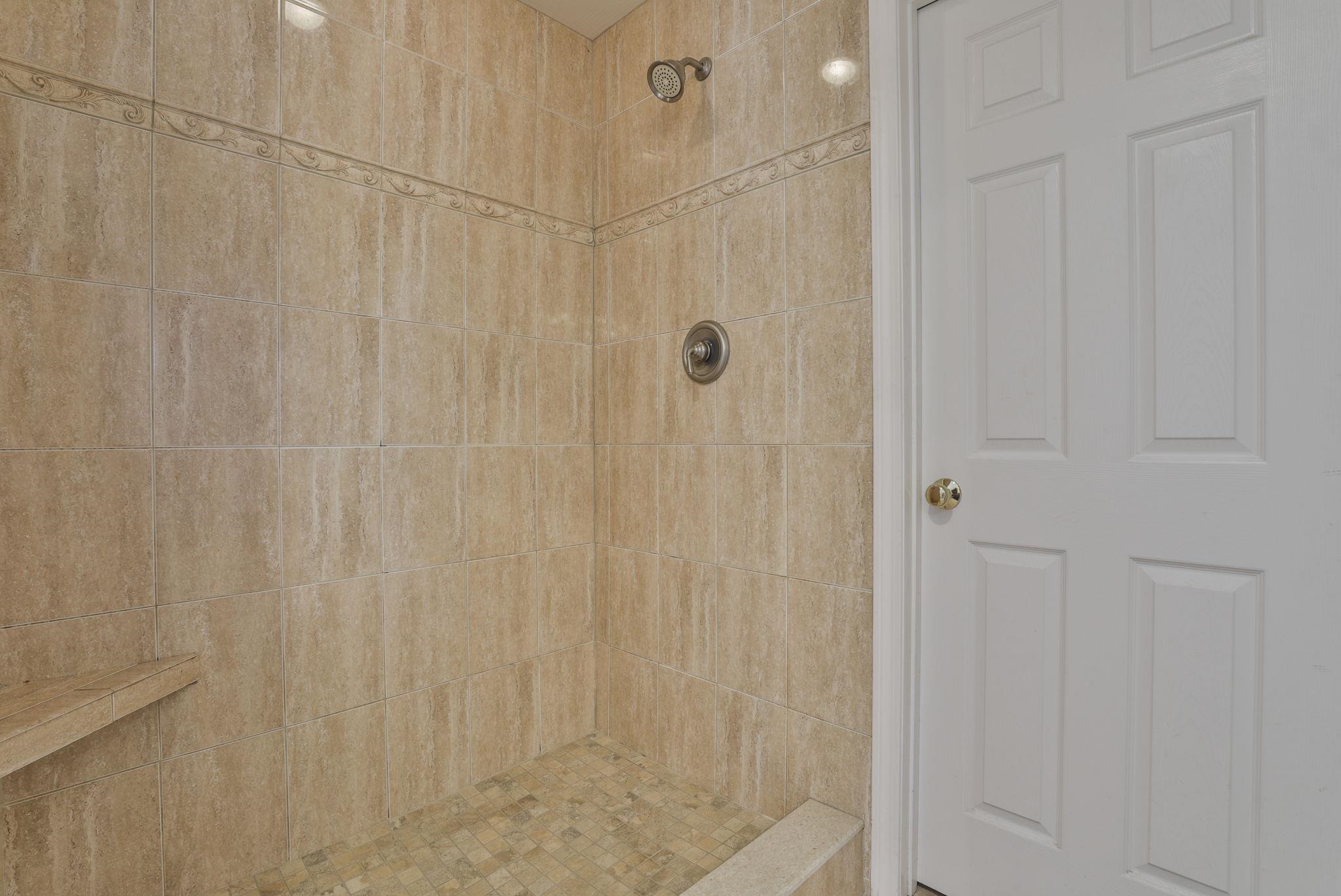 121 Cherrywood Dr, Nashua, NH 03062