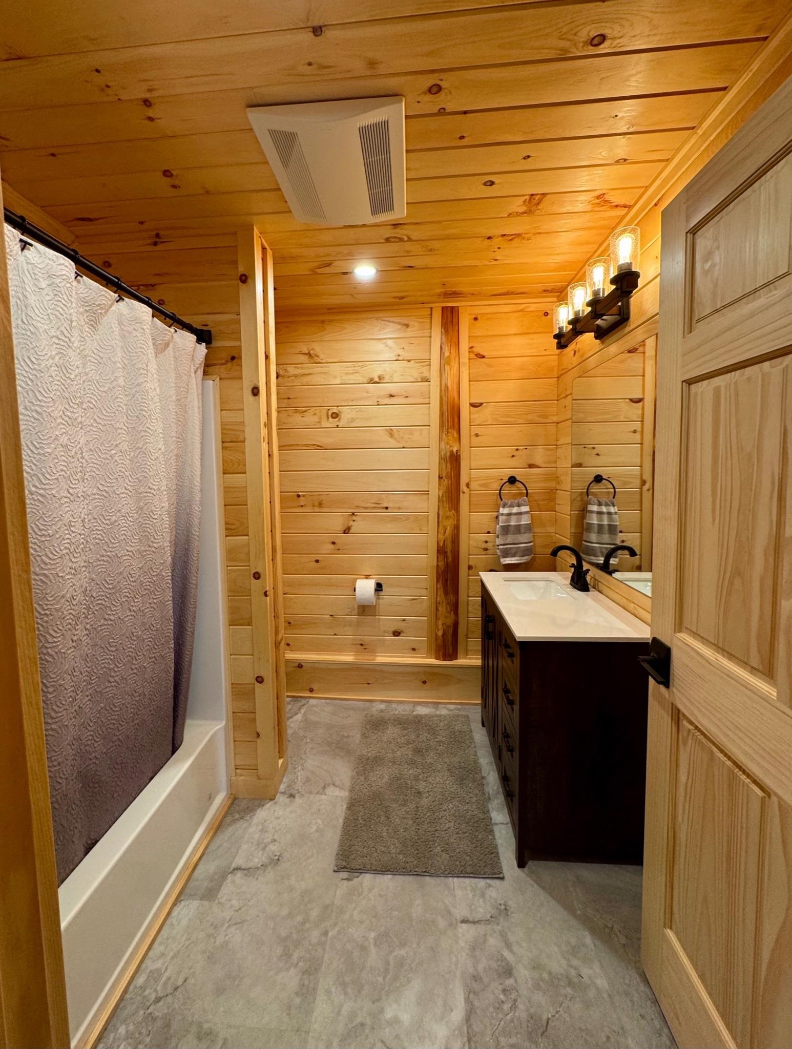 42 Chickadee Ln, Littleton, NH 03561