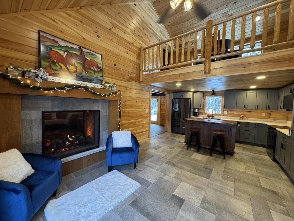 42 Chickadee Ln, Littleton, NH 03561