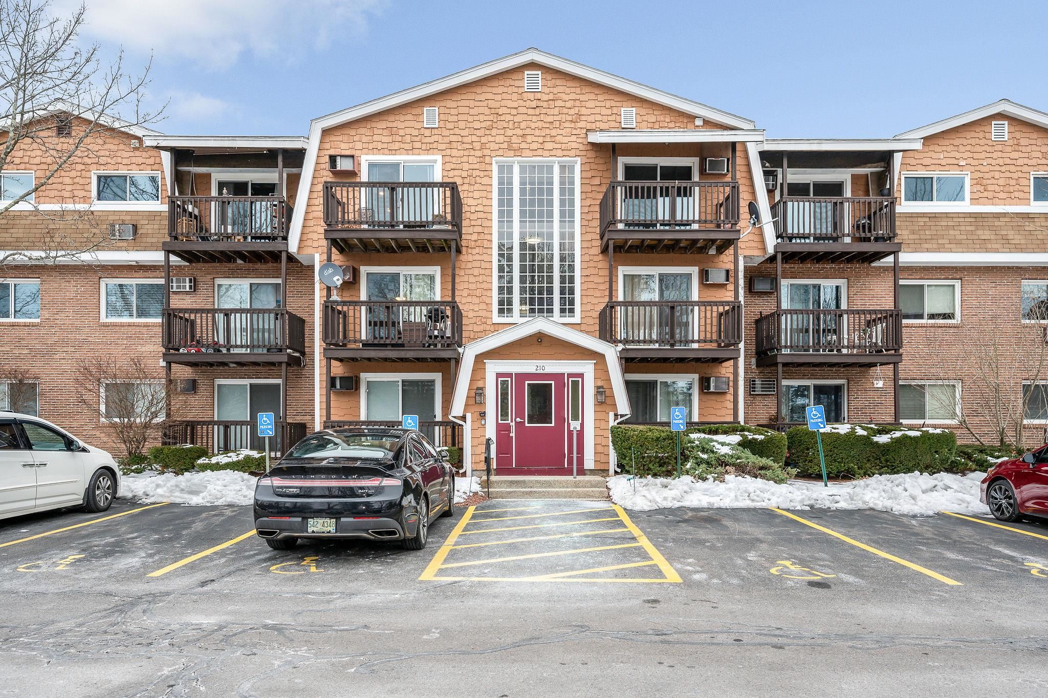 210 Brook Village Rd #38, Nashua, NH 03062