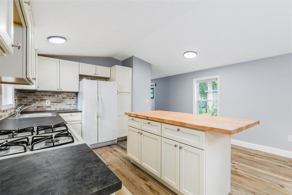 311 Friar Tuck Dr, Exeter, NH 03833