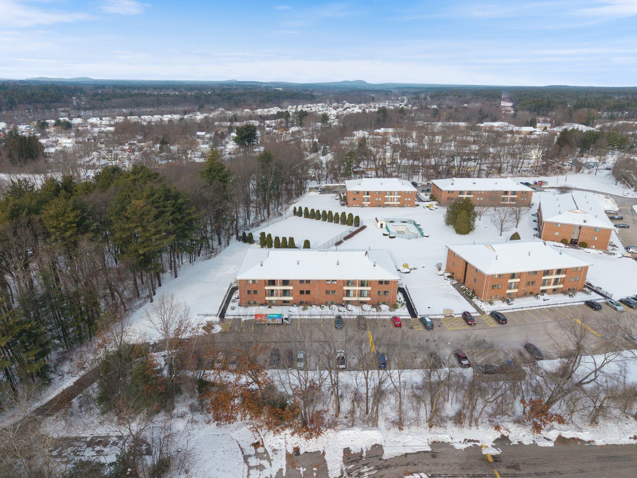 MLS 5072021: 526 Abbott Farm Lane, Hudson NH