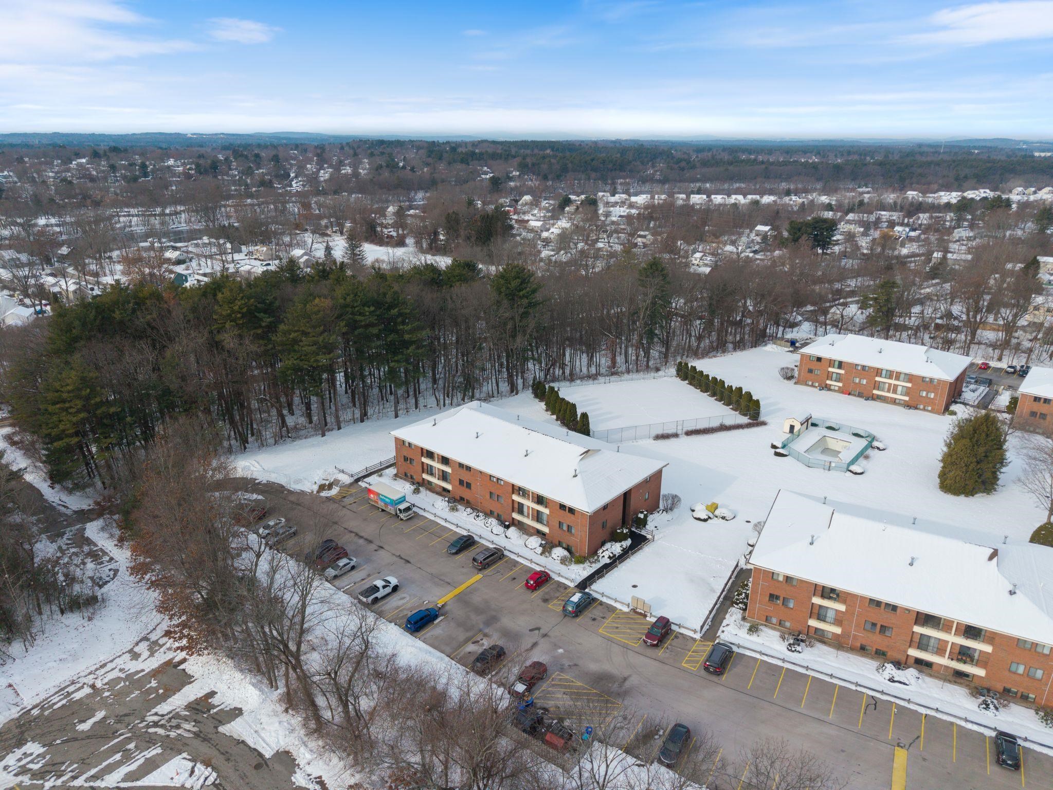 526 Abbott Farm Ln, Hudson, NH 03051