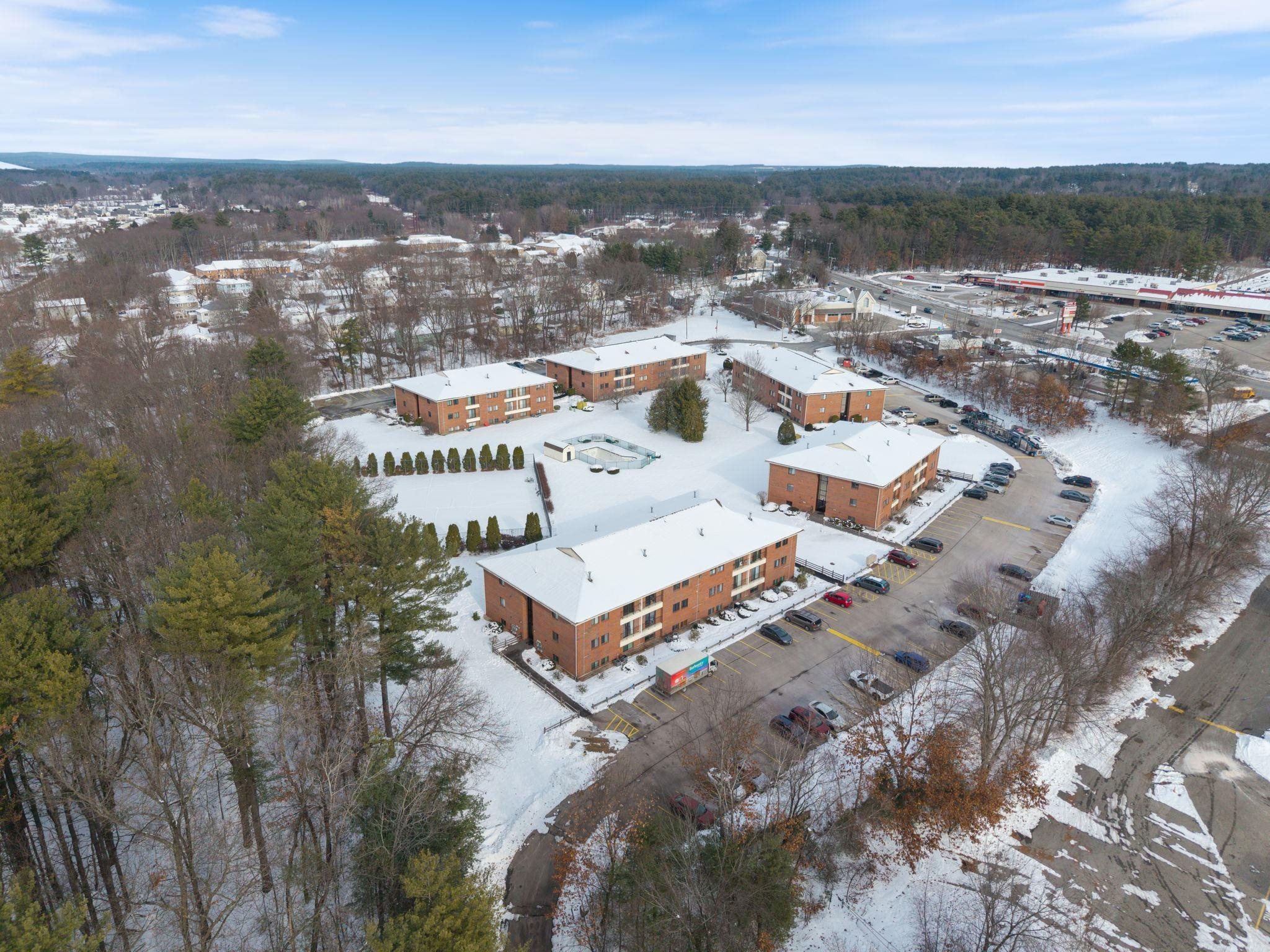 526 Abbott Farm Ln, Hudson, NH 03051