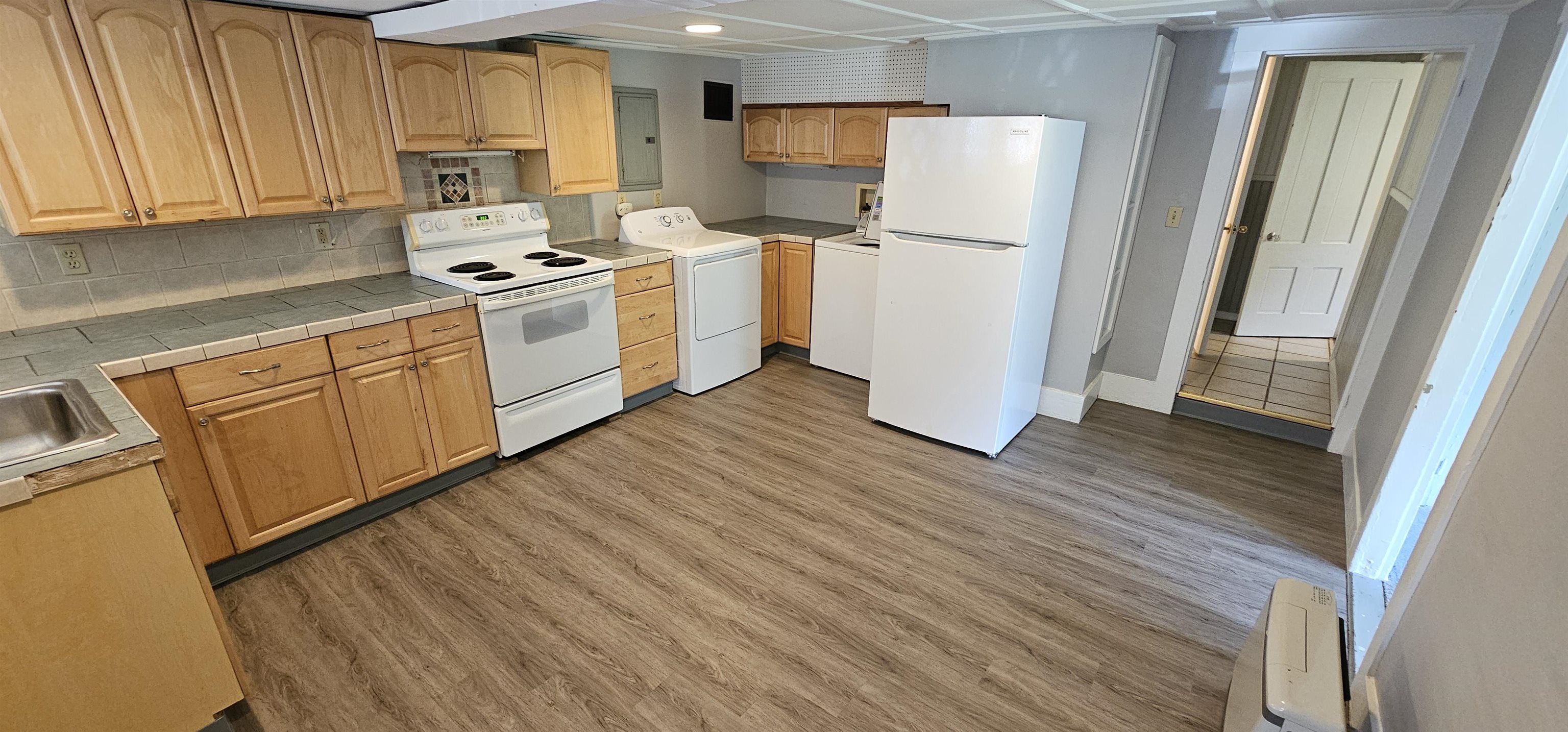 271 Village St, Concord, NH 03303-9997