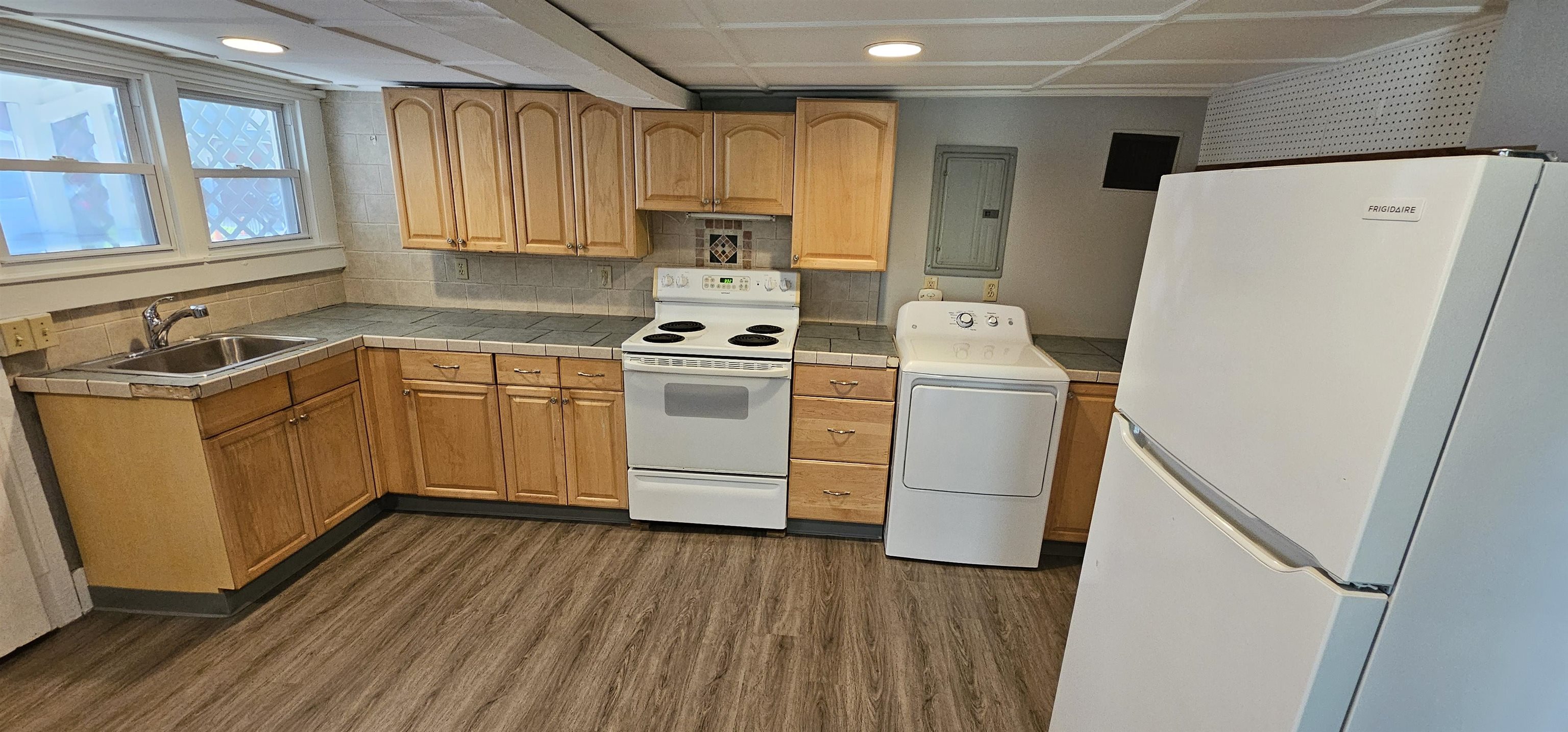 271 Village St, Concord, NH 03303-9997