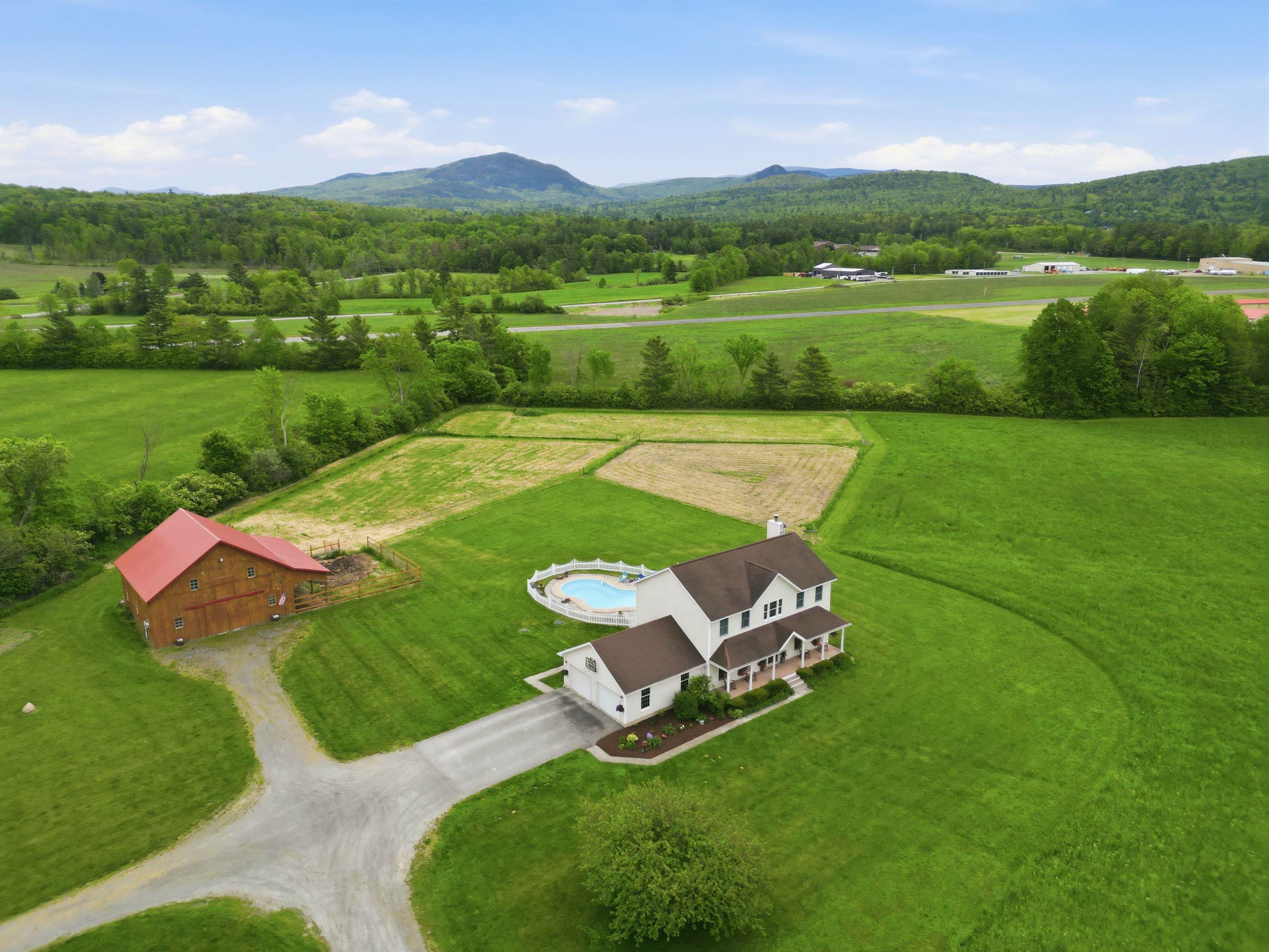 Haverhill NH&nbsp;Home for sale $$915,000 $362 per sq.ft.