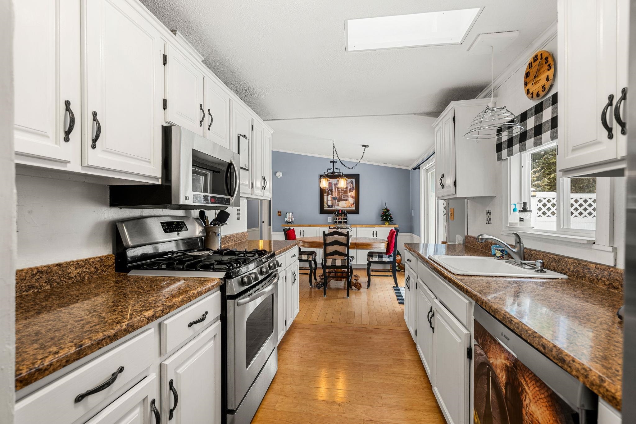 17 Lilac Ct, Raymond, NH 03077