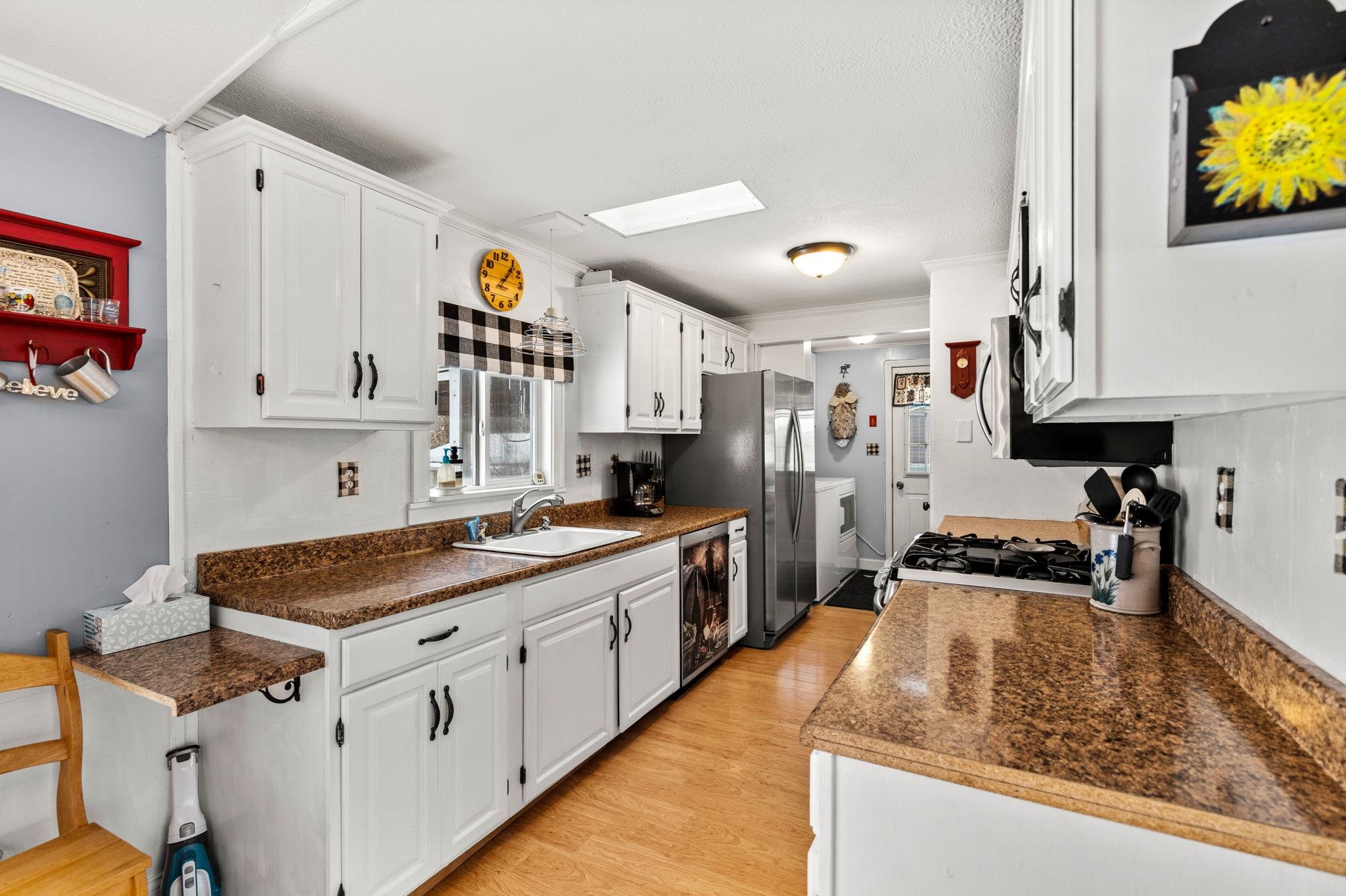 17 Lilac Ct, Raymond, NH 03077