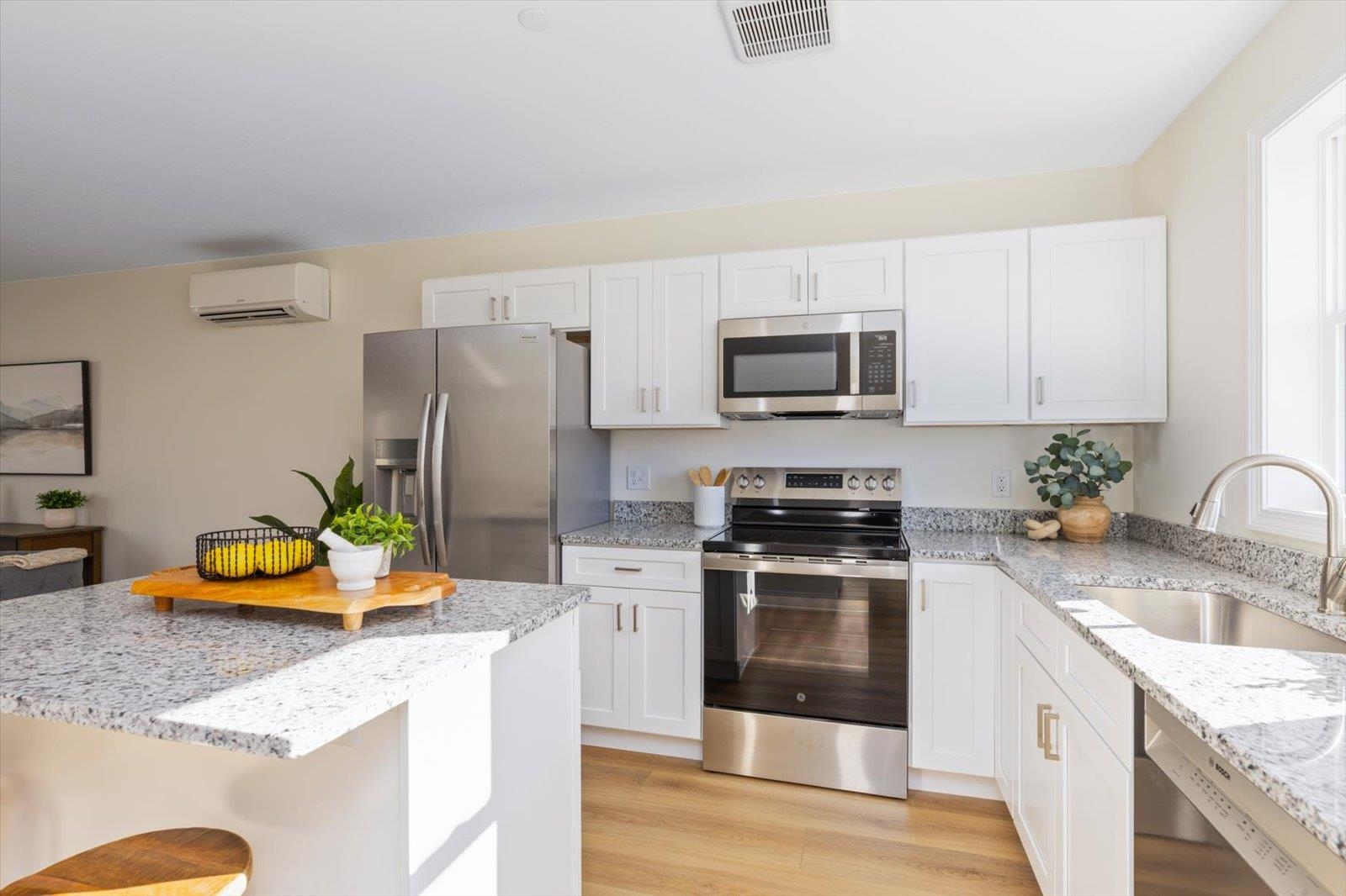 35 Lucy Ln, Peterborough, NH 03458