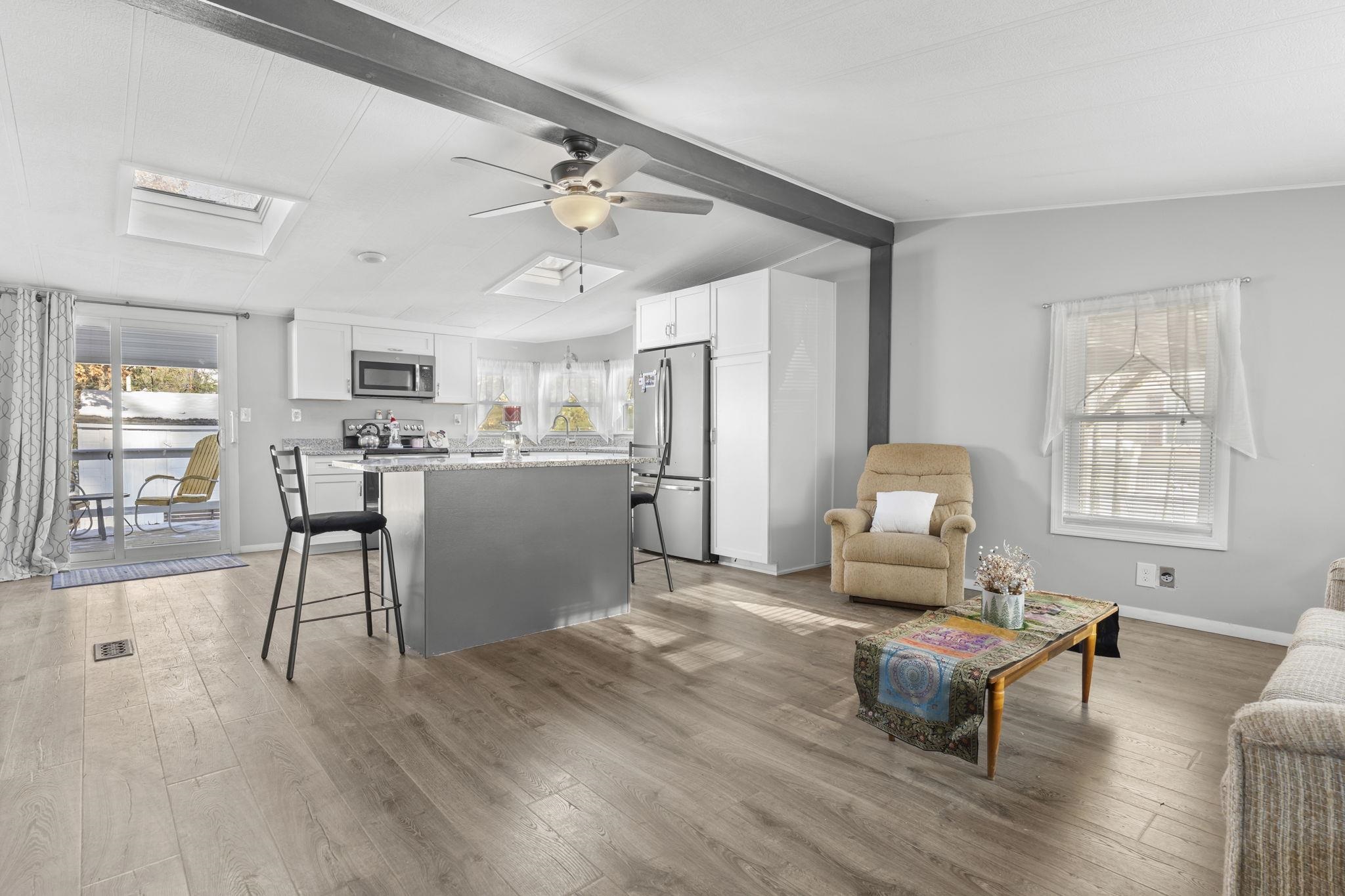 73 River Ledge Dr, Goffstown, NH 03045