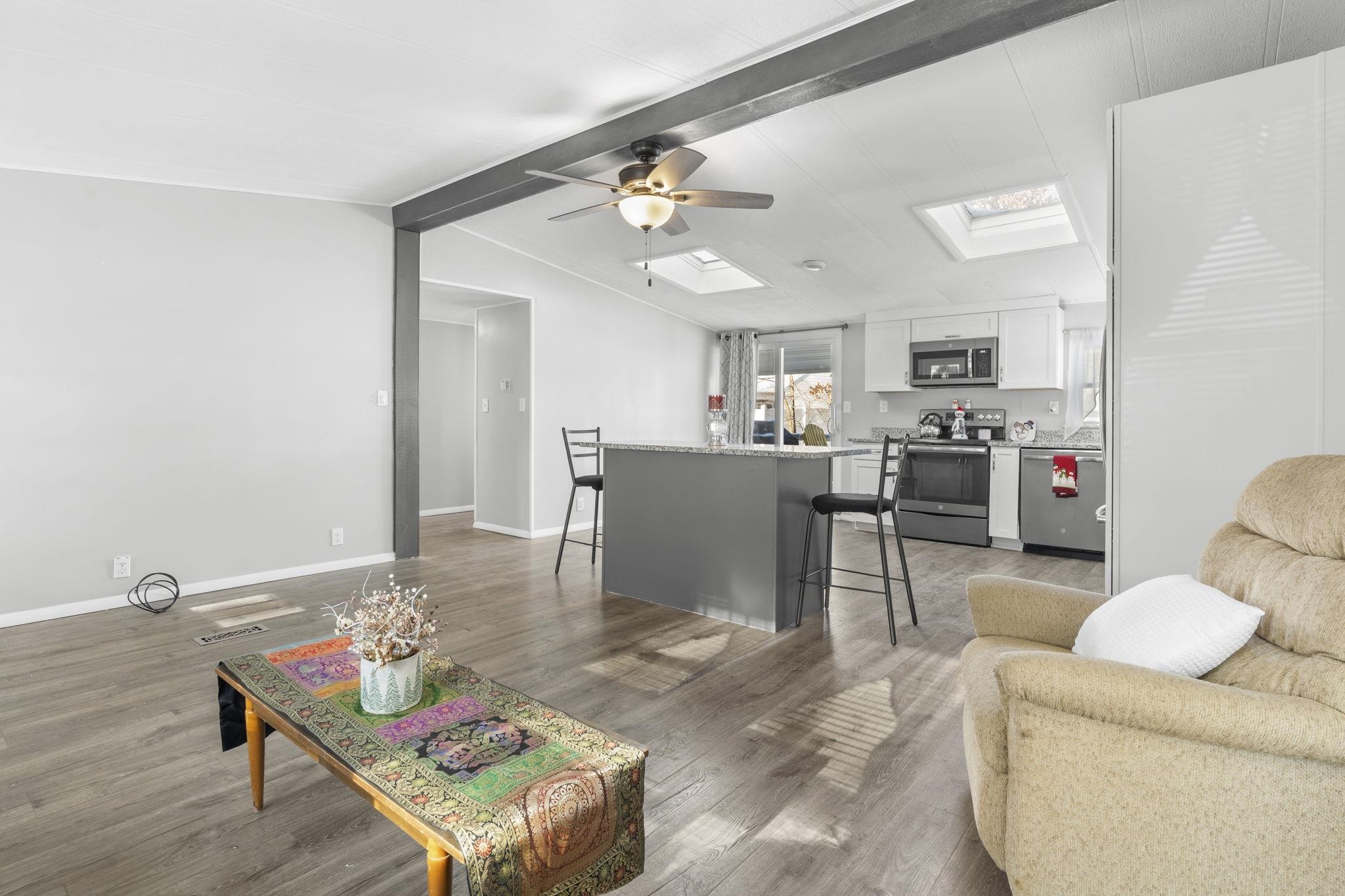 73 River Ledge Dr, Goffstown, NH 03045