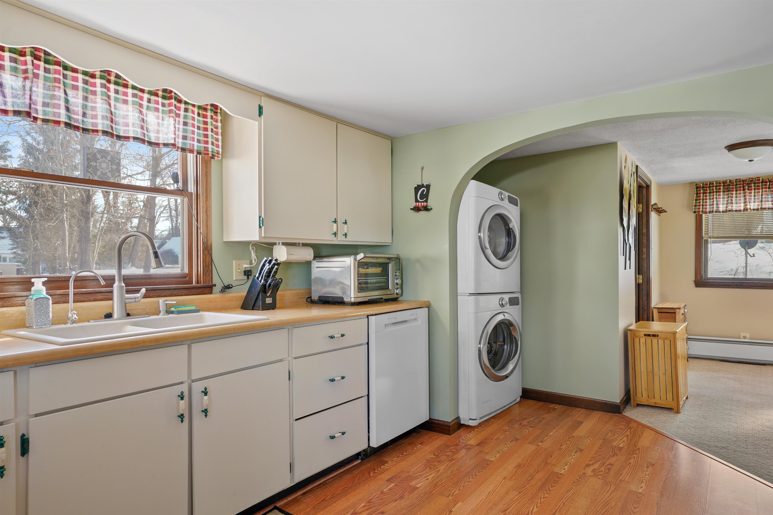 31 Libbey St, Goffstown, NH 03102