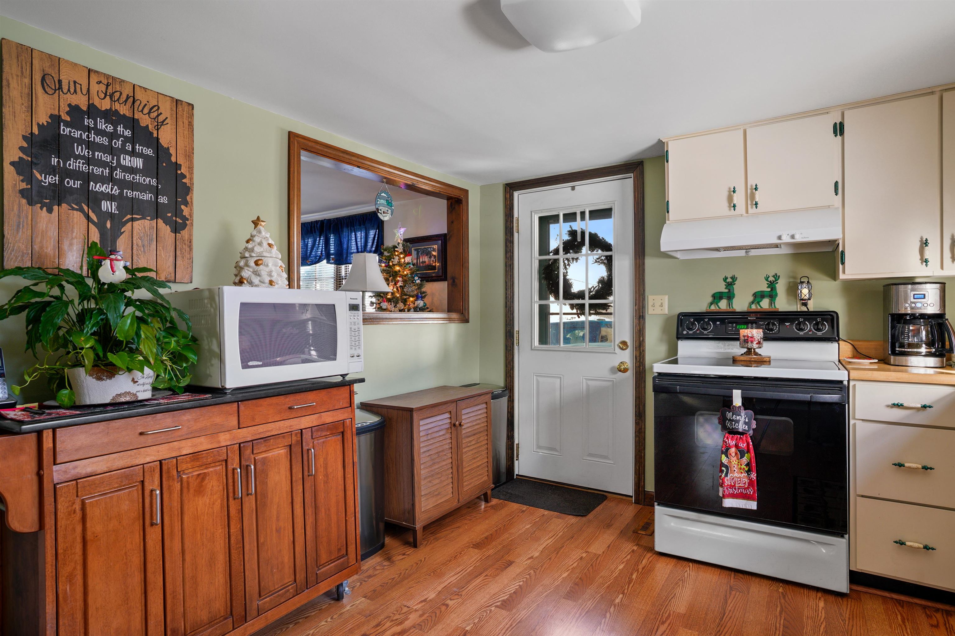 31 Libbey St, Goffstown, NH 03102