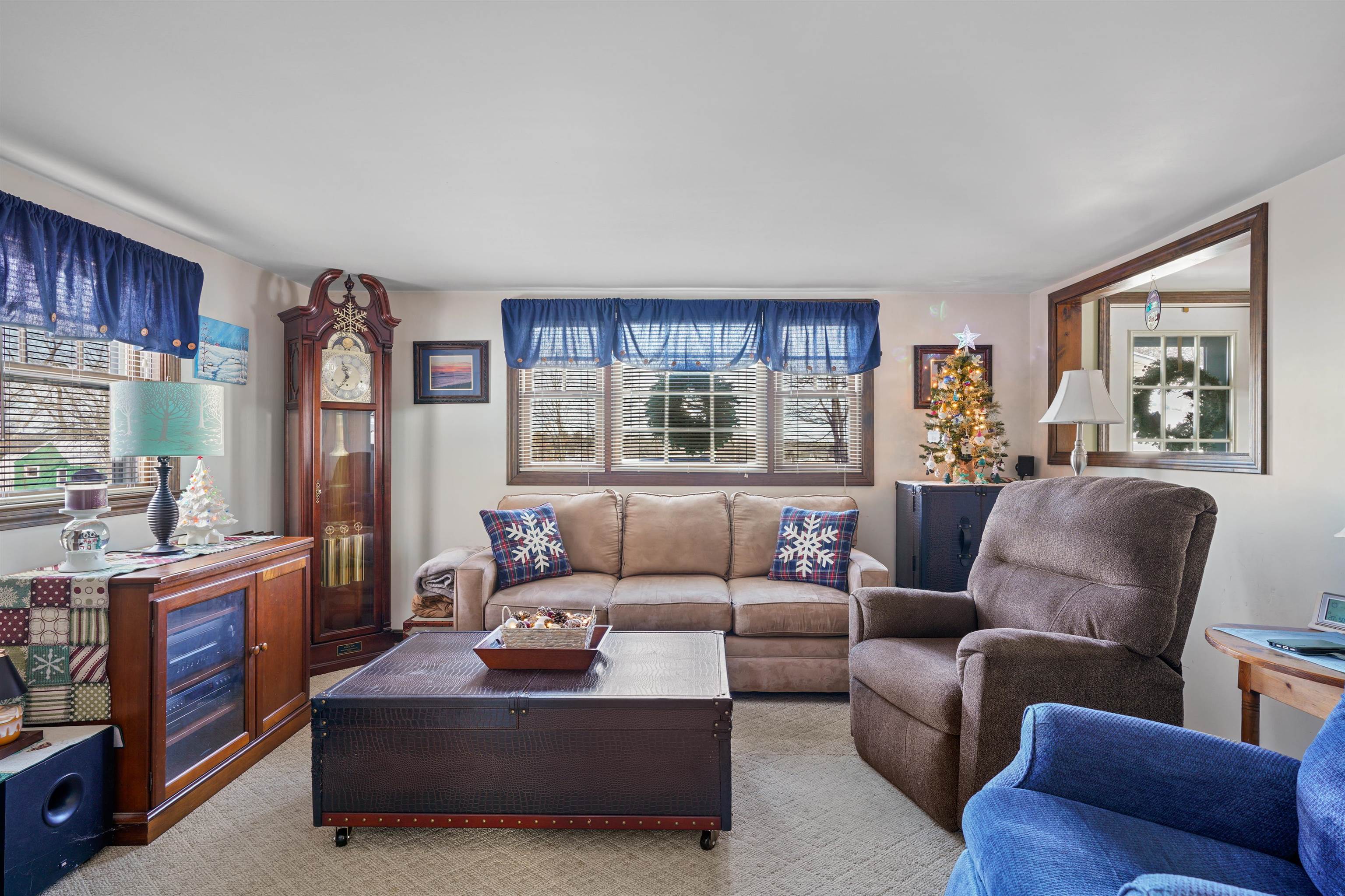 31 Libbey St, Goffstown, NH 03102