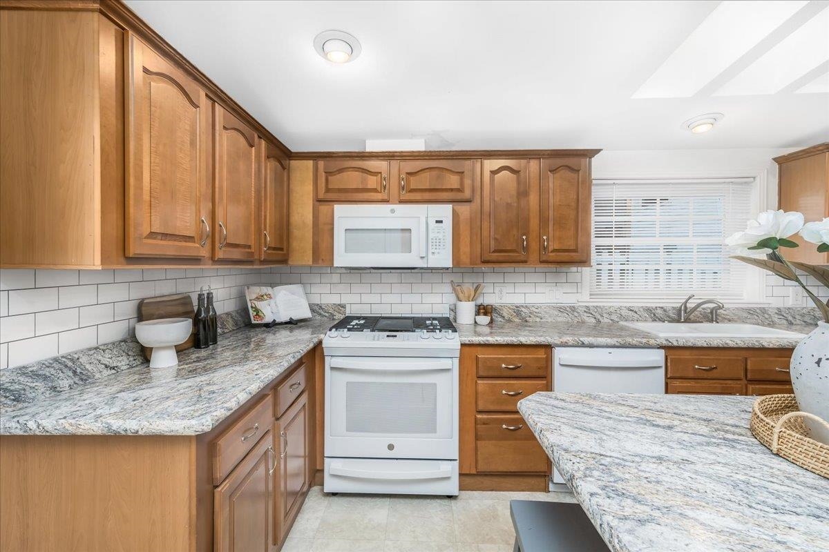 80 Ledgewood Way, Manchester, NH 03104