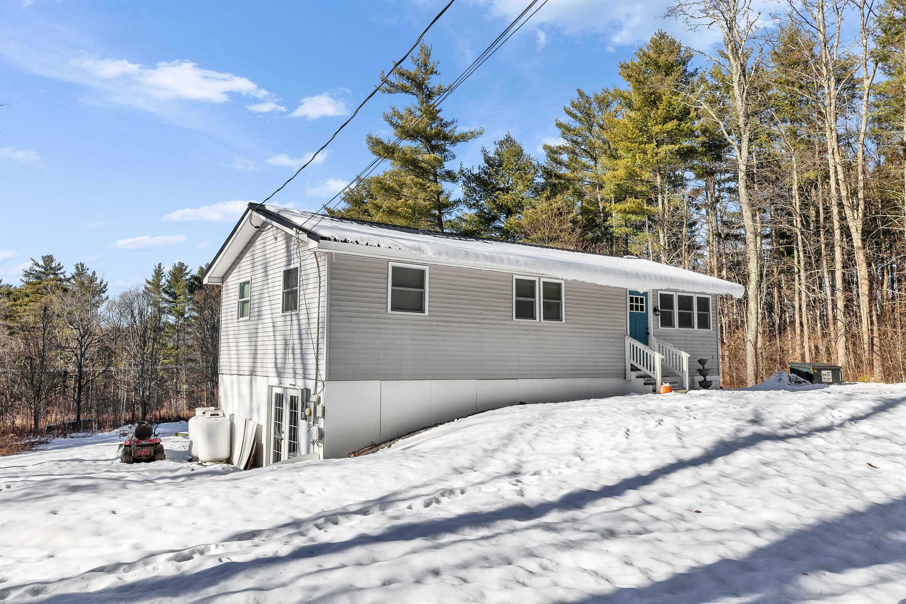 127 Holbrook Ave, Swanzey, NH 03446