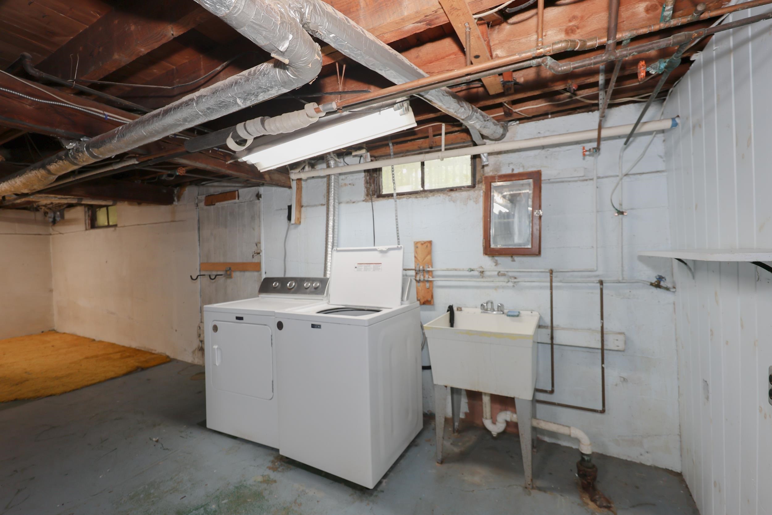 30 Baker St, Hudson, NH 03051
