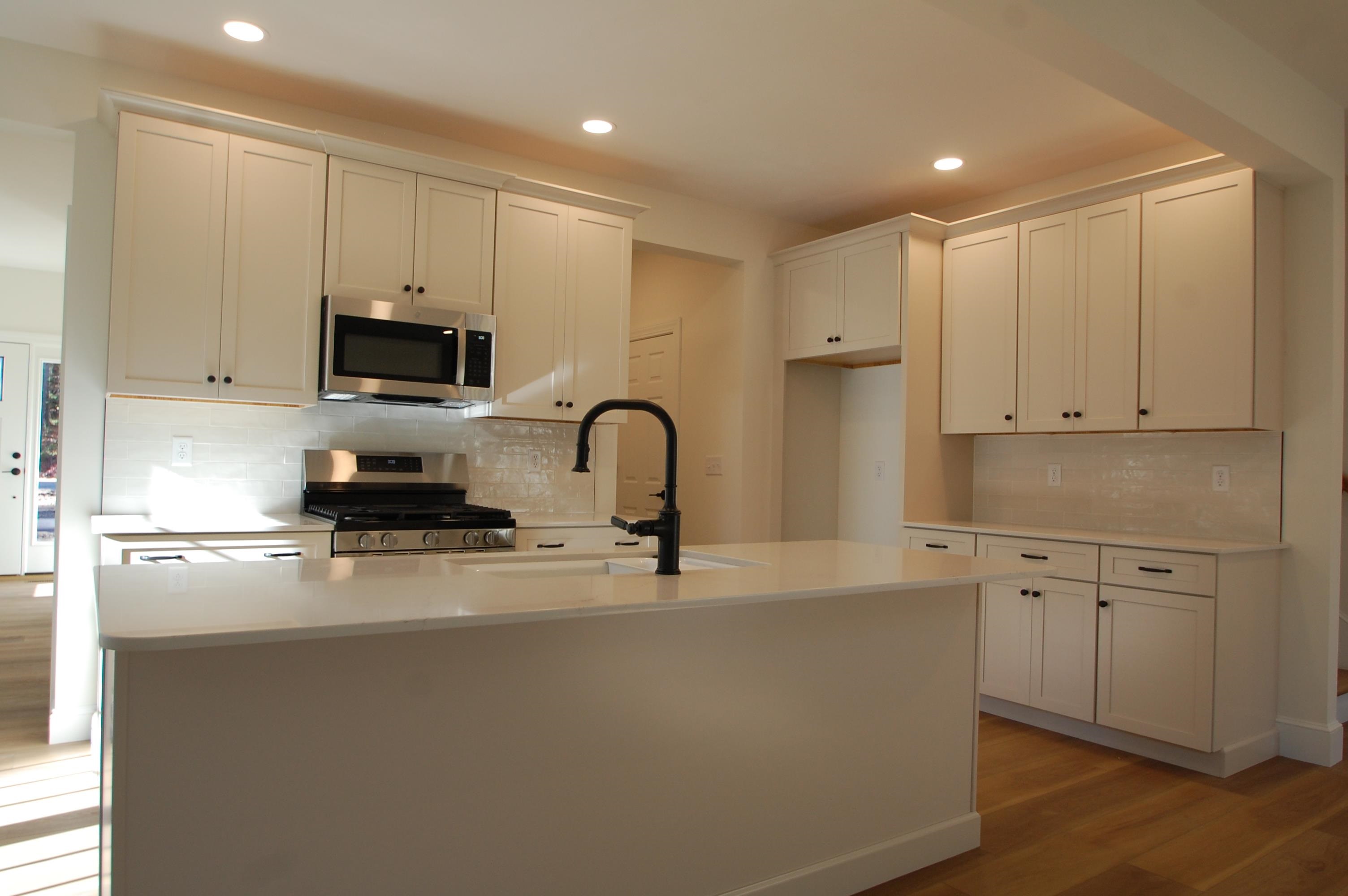 21B Griffin Rd, Hudson, NH 03051