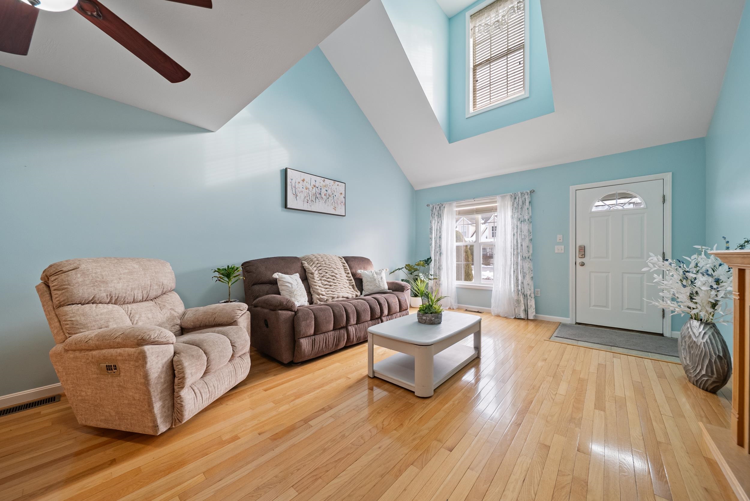 74 Pleasant St, Windham, NH 03087