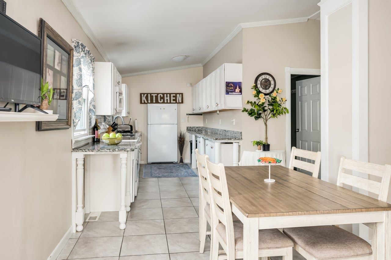 172 Ledge St, Nashua, NH 03060