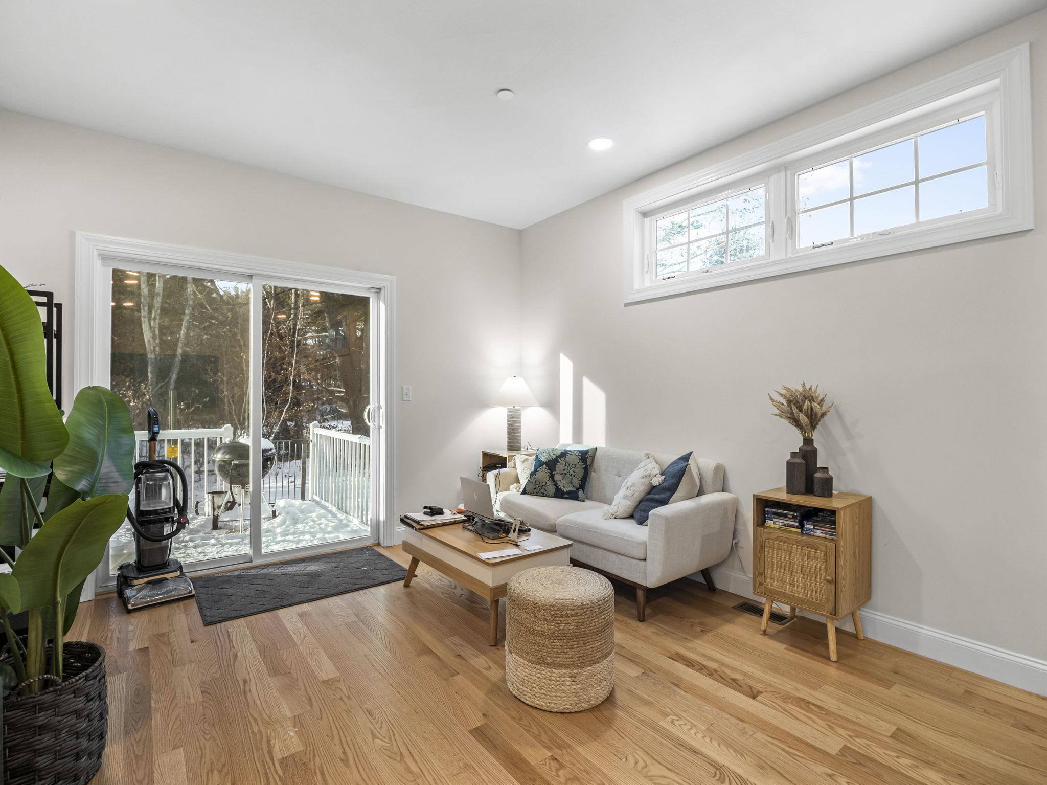 44 Sheffield Way, Londonderry, NH 03053