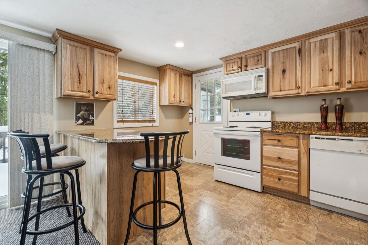 30 Hickory Ln, Moultonborough, NH 03254