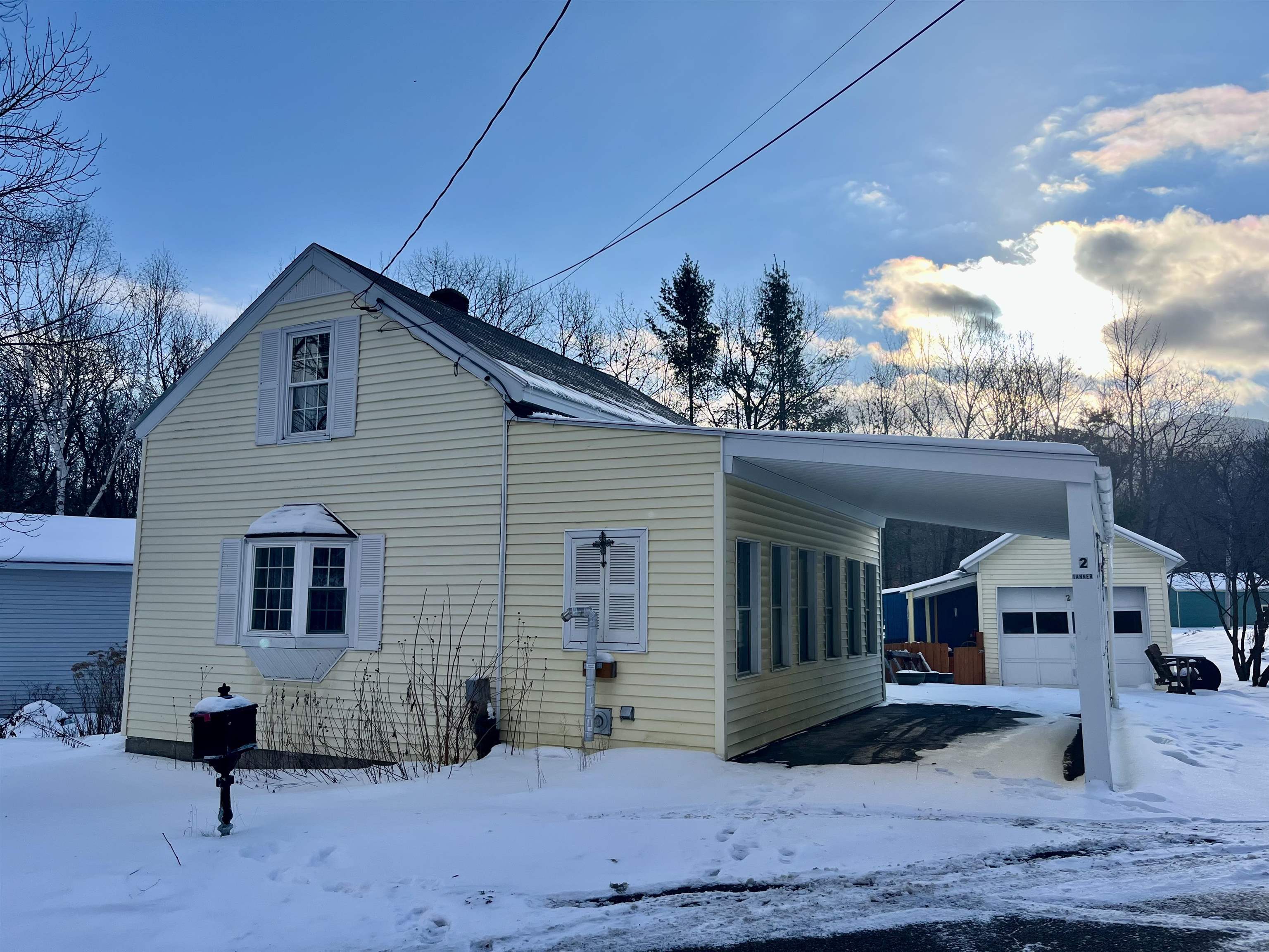 2 Bell St, Gorham, NH 03581