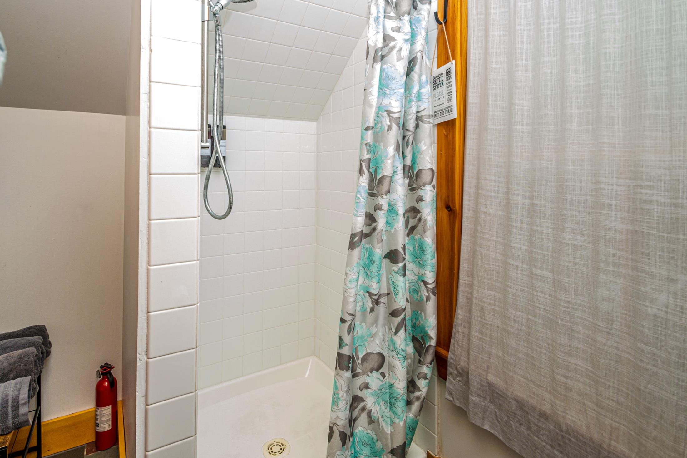 3 Chellie Ln, Northumberland, NH 03582