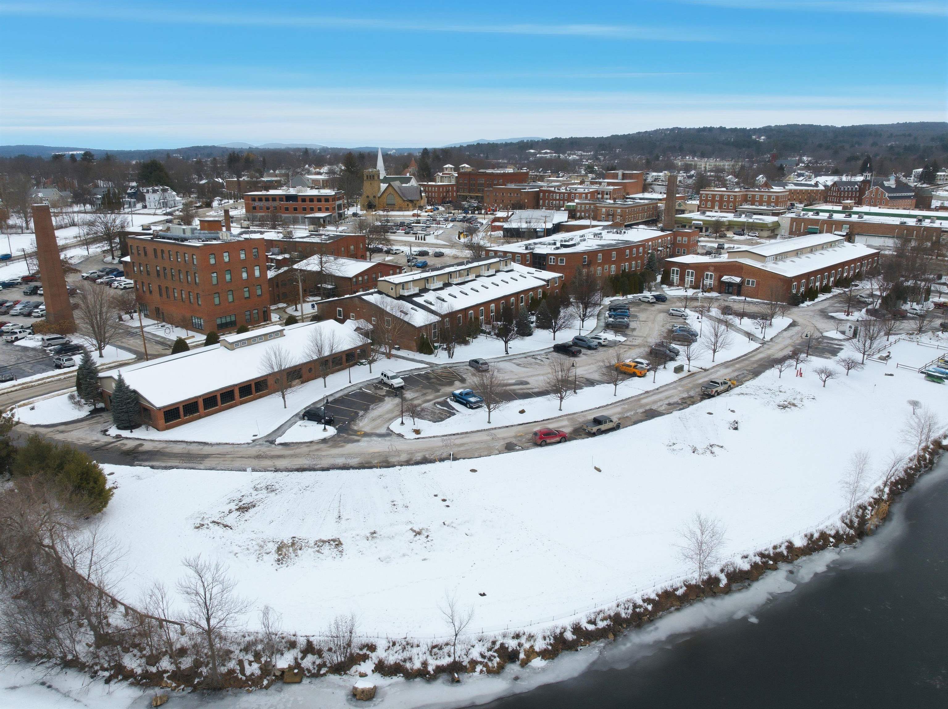 66 Landing Ln, Laconia, NH 03246