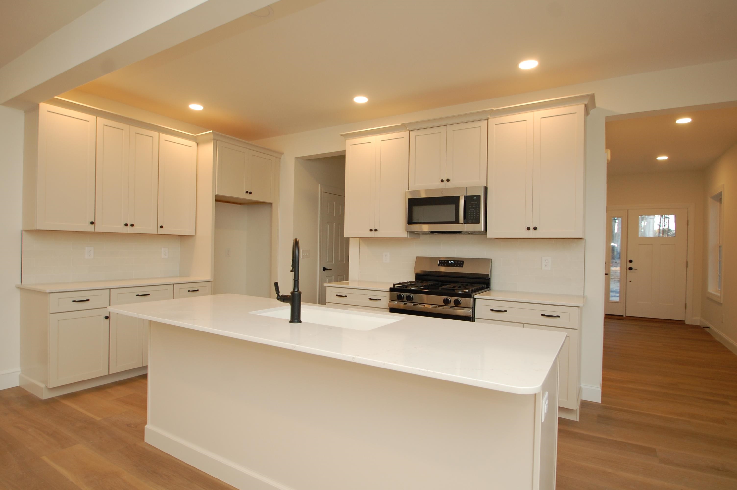 27A Griffin Rd, Hudson, NH 03051