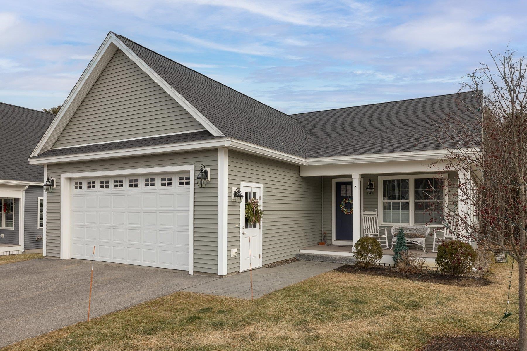 8 Mulberry Ln, Epping, NH 03042