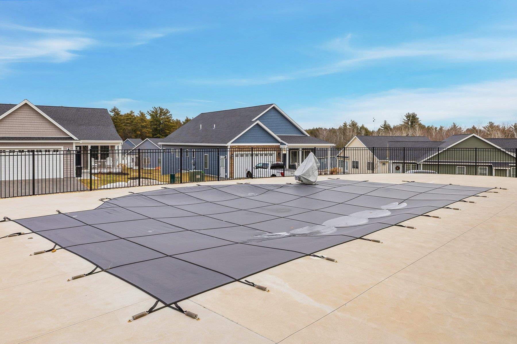 8 Mulberry Ln, Epping, NH 03042