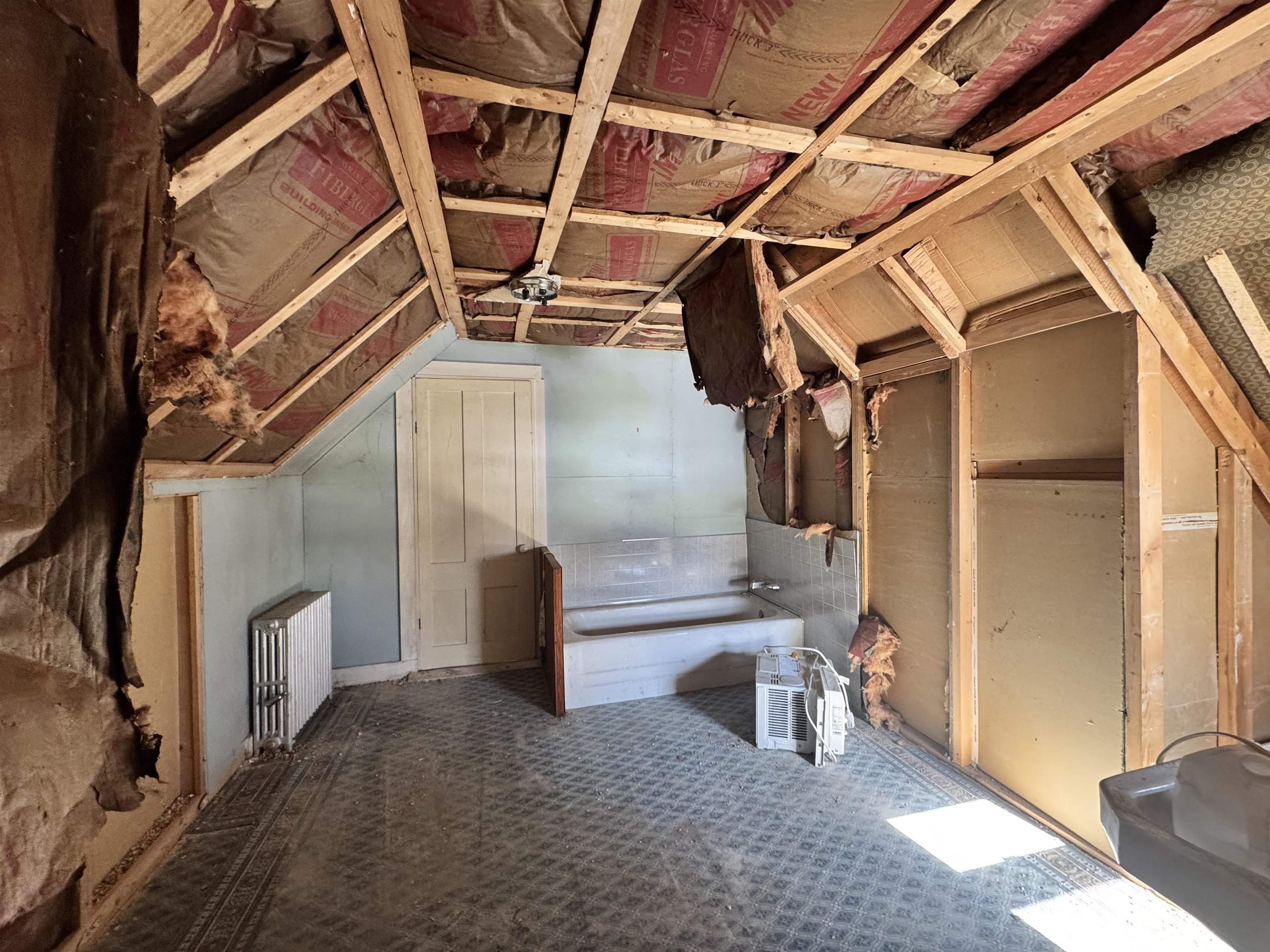 8 Kilkenny St, Lancaster, NH 03584