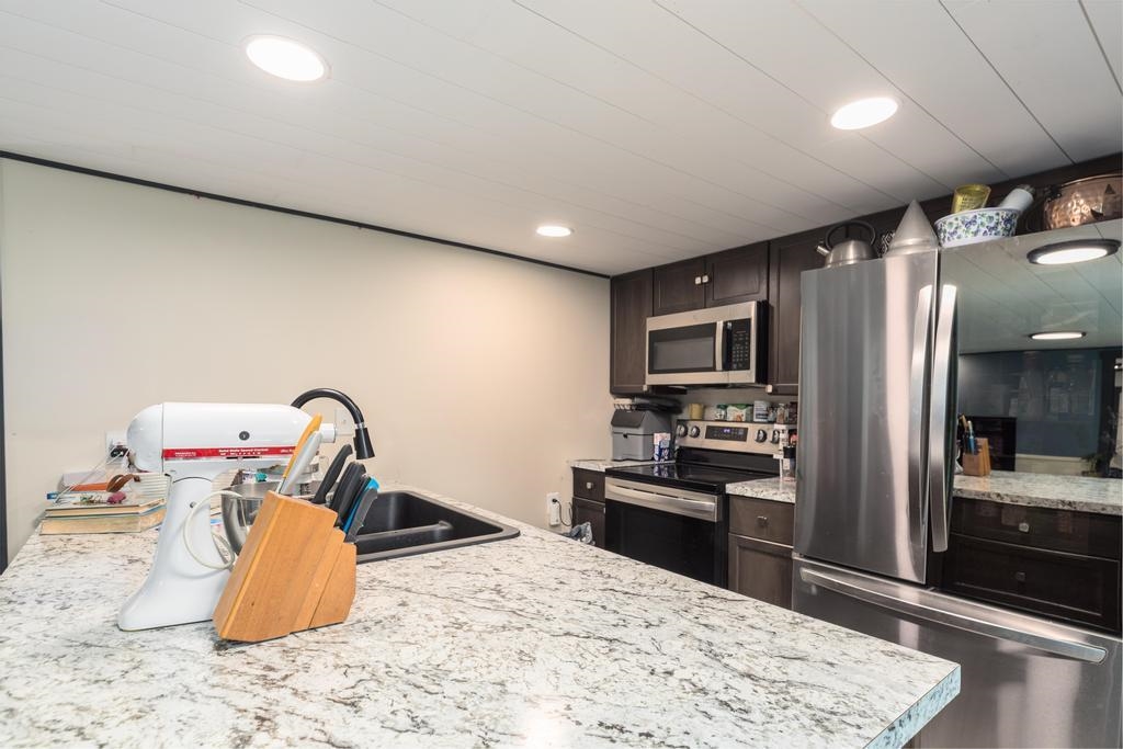 68 Moose Ln, Rochester, NH 03867