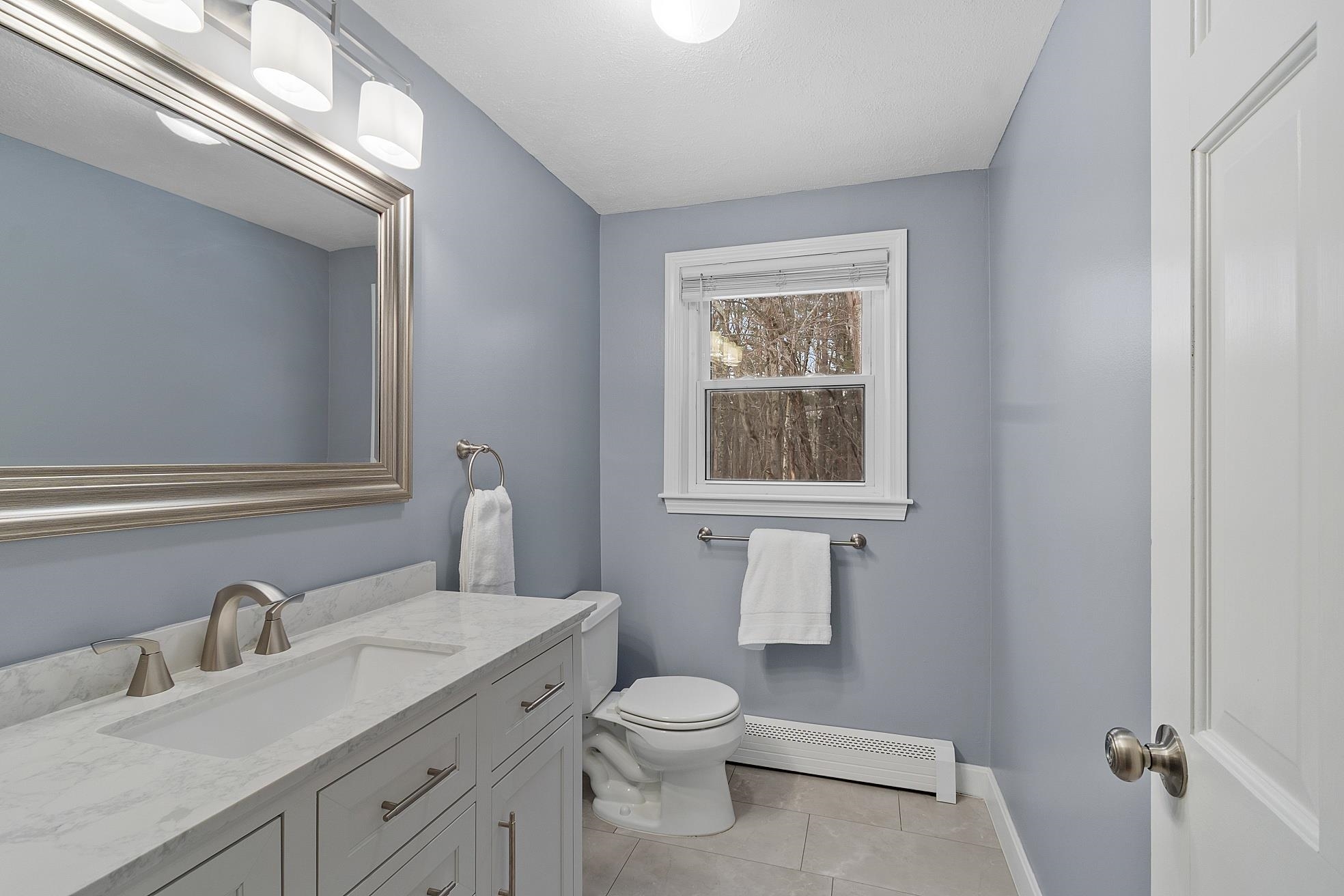 8 Blueberry Rd, Derry, NH 03038