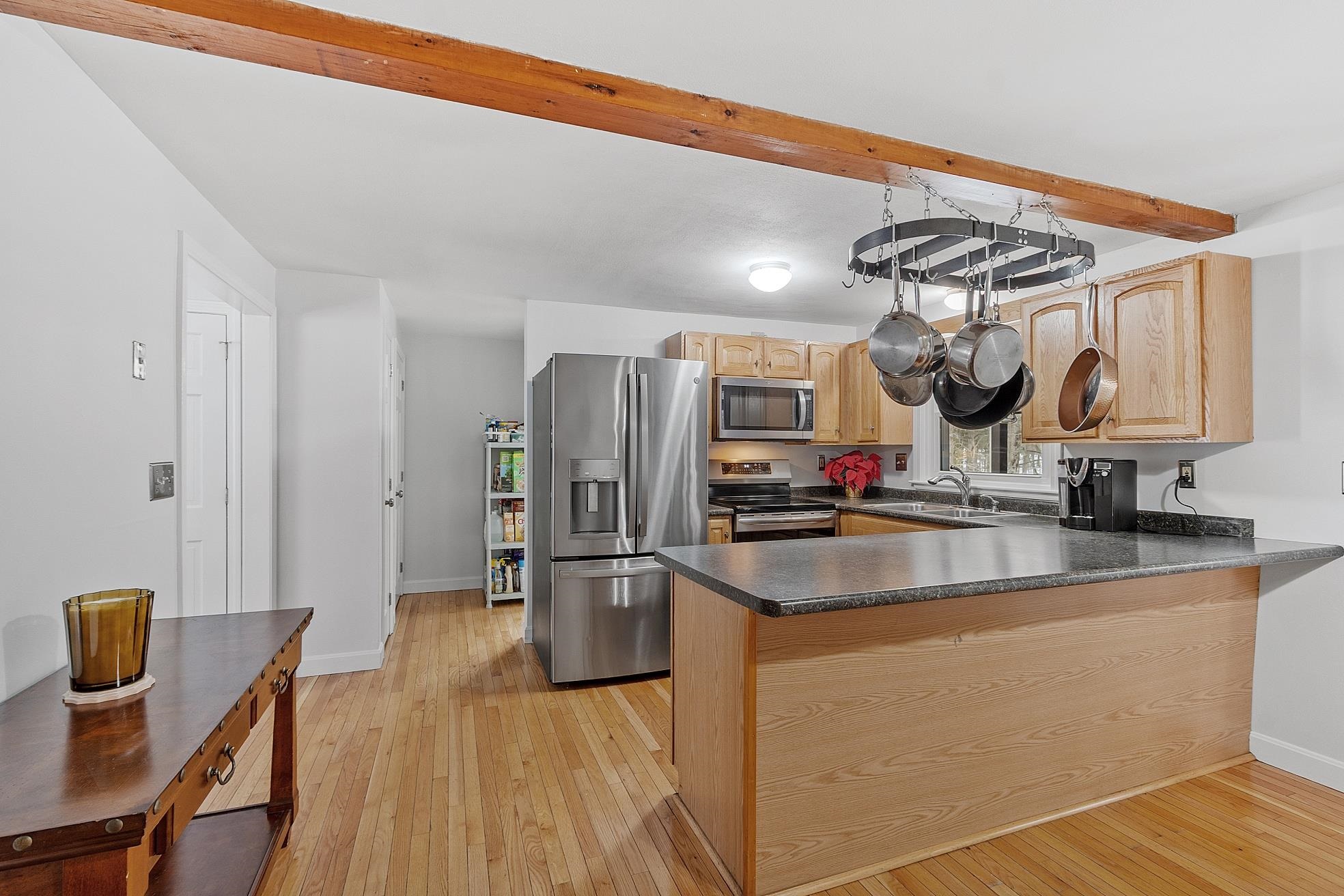 8 Blueberry Rd, Derry, NH 03038