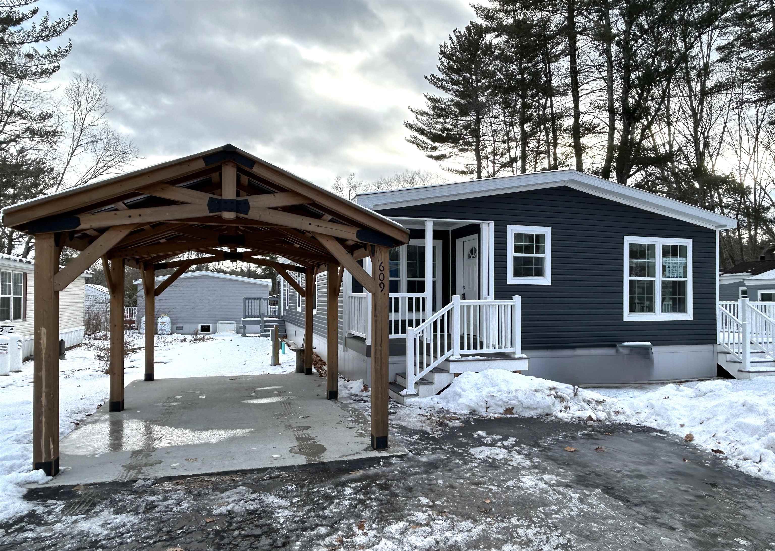 609 Canterbury Dr, Exeter, NH 03833