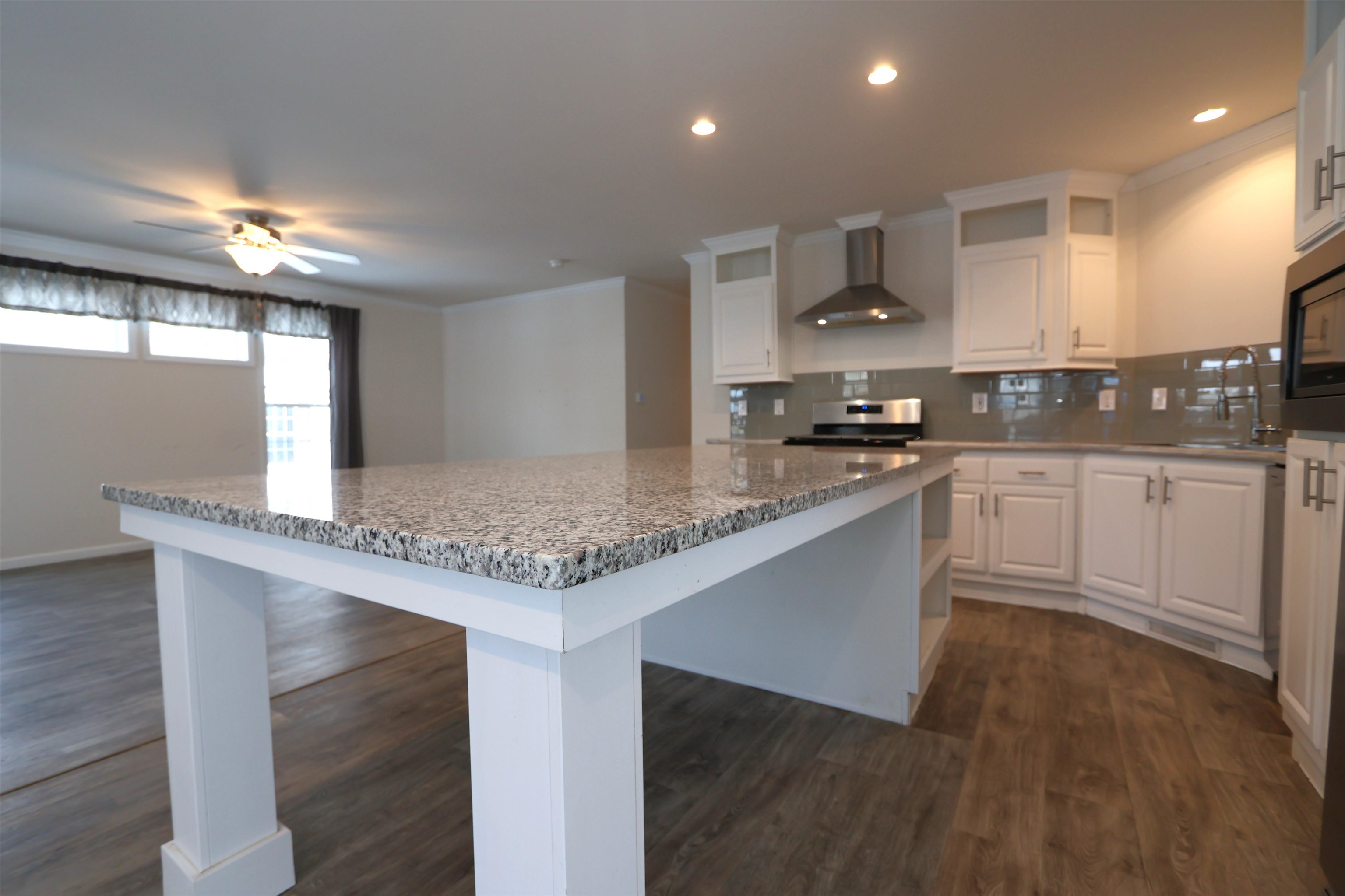 609 Canterbury Dr, Exeter, NH 03833