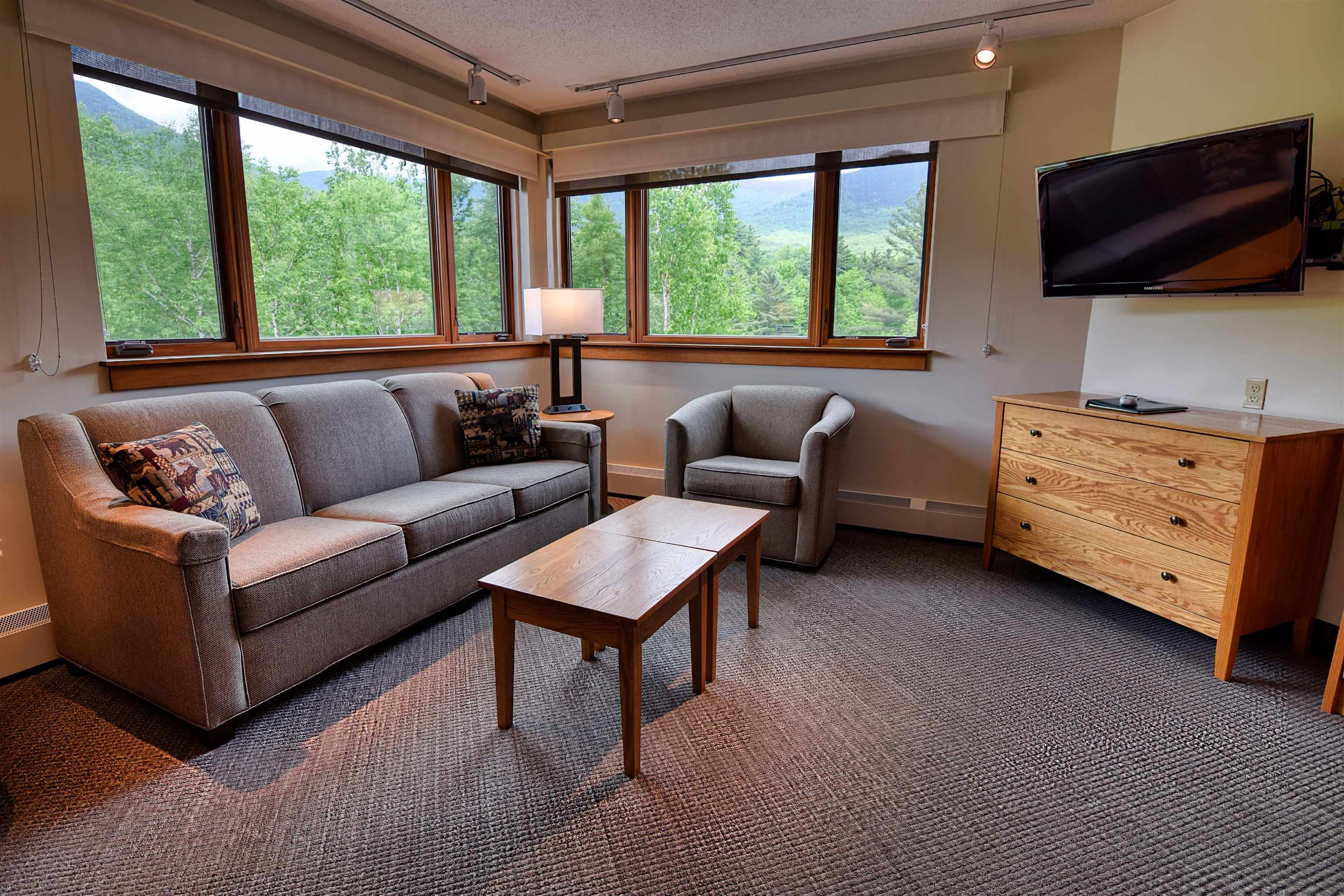 90 Loon Mountain Dr, Lincoln, NH 03251