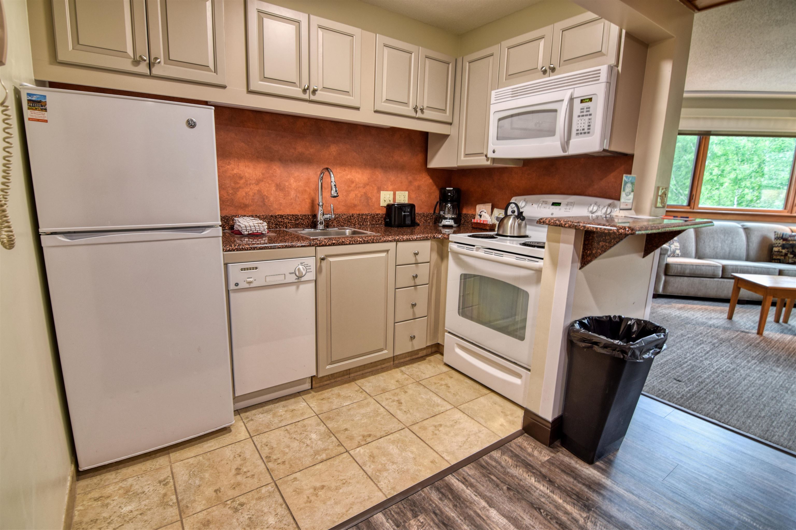 90 Loon Mountain Dr, Lincoln, NH 03251