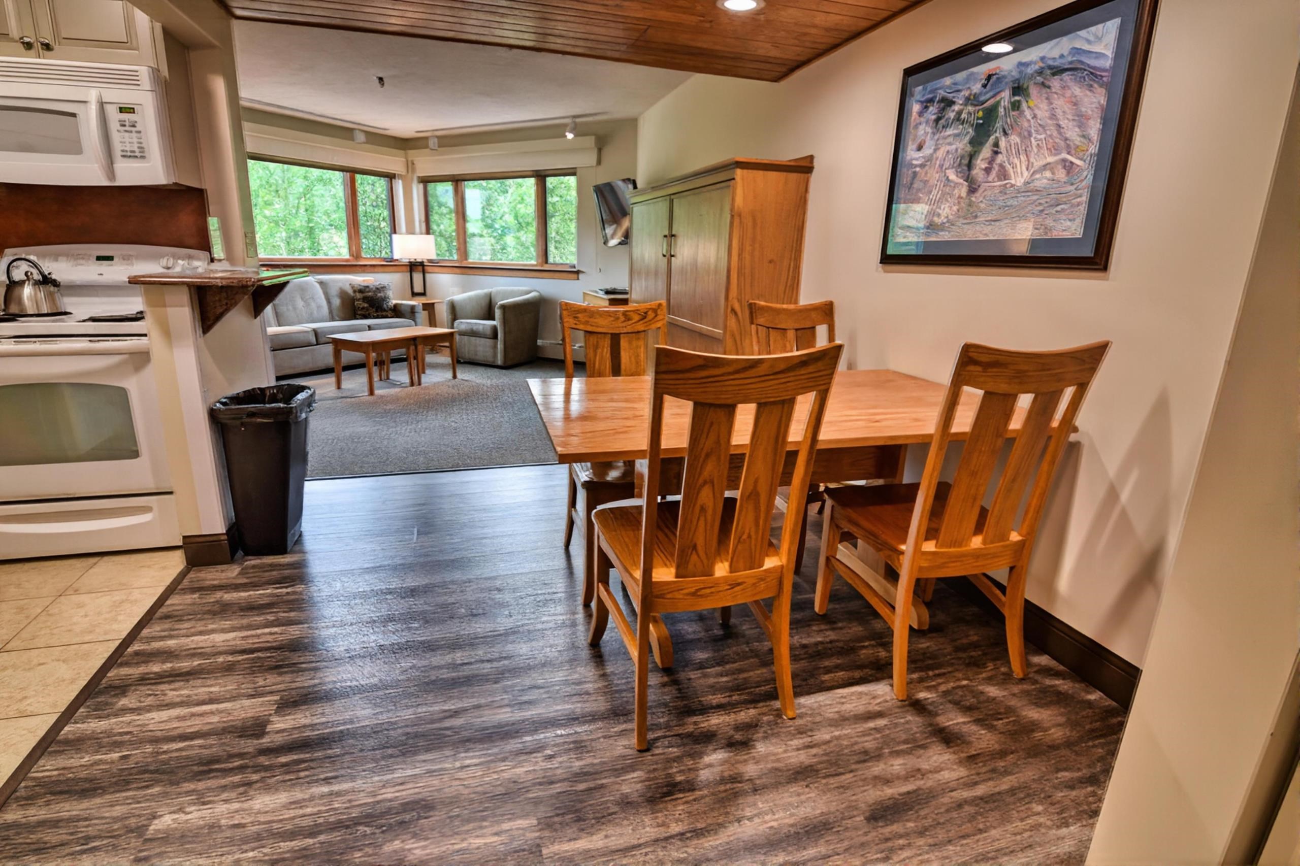 90 Loon Mountain Dr, Lincoln, NH 03251