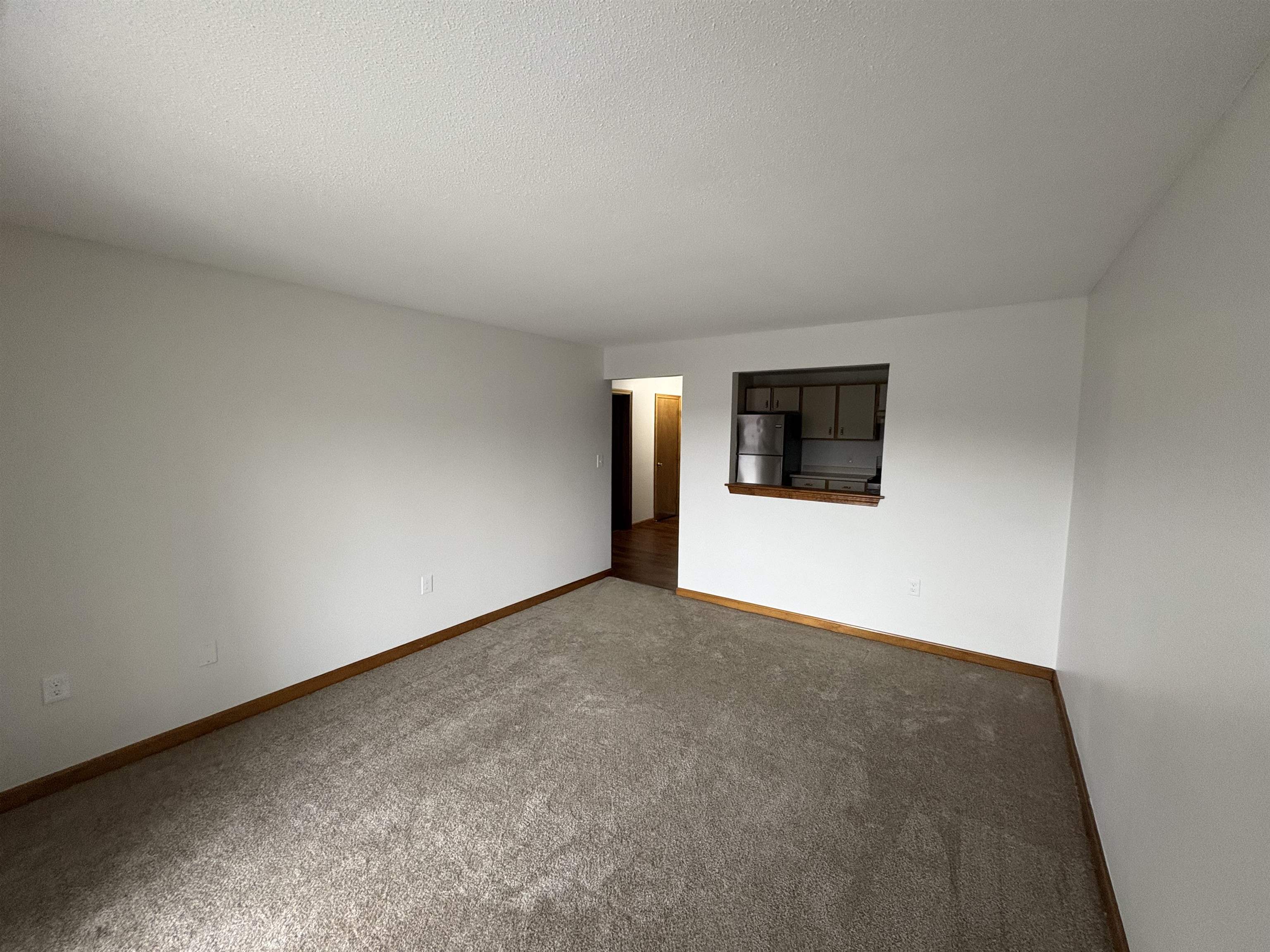 2 Roedean Dr, Nashua, NH 03063