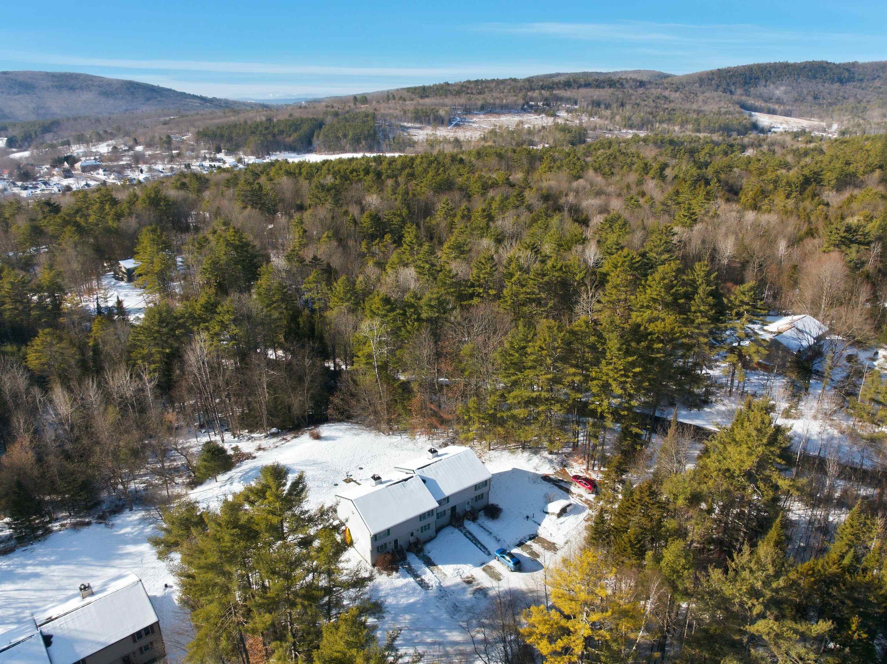 10 Chester Ln, Enfield, NH 03748