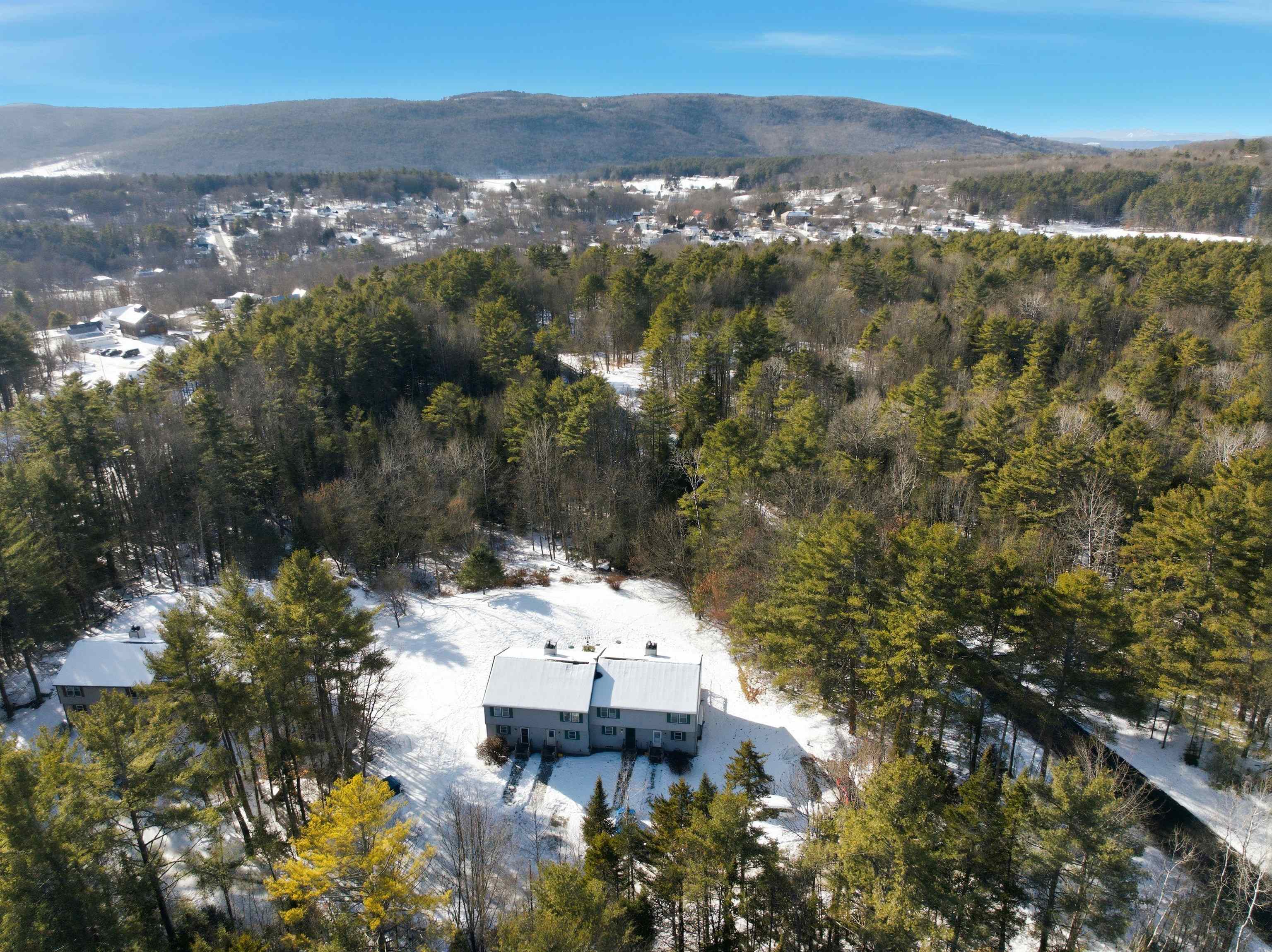 10 Chester Ln, Enfield, NH 03748